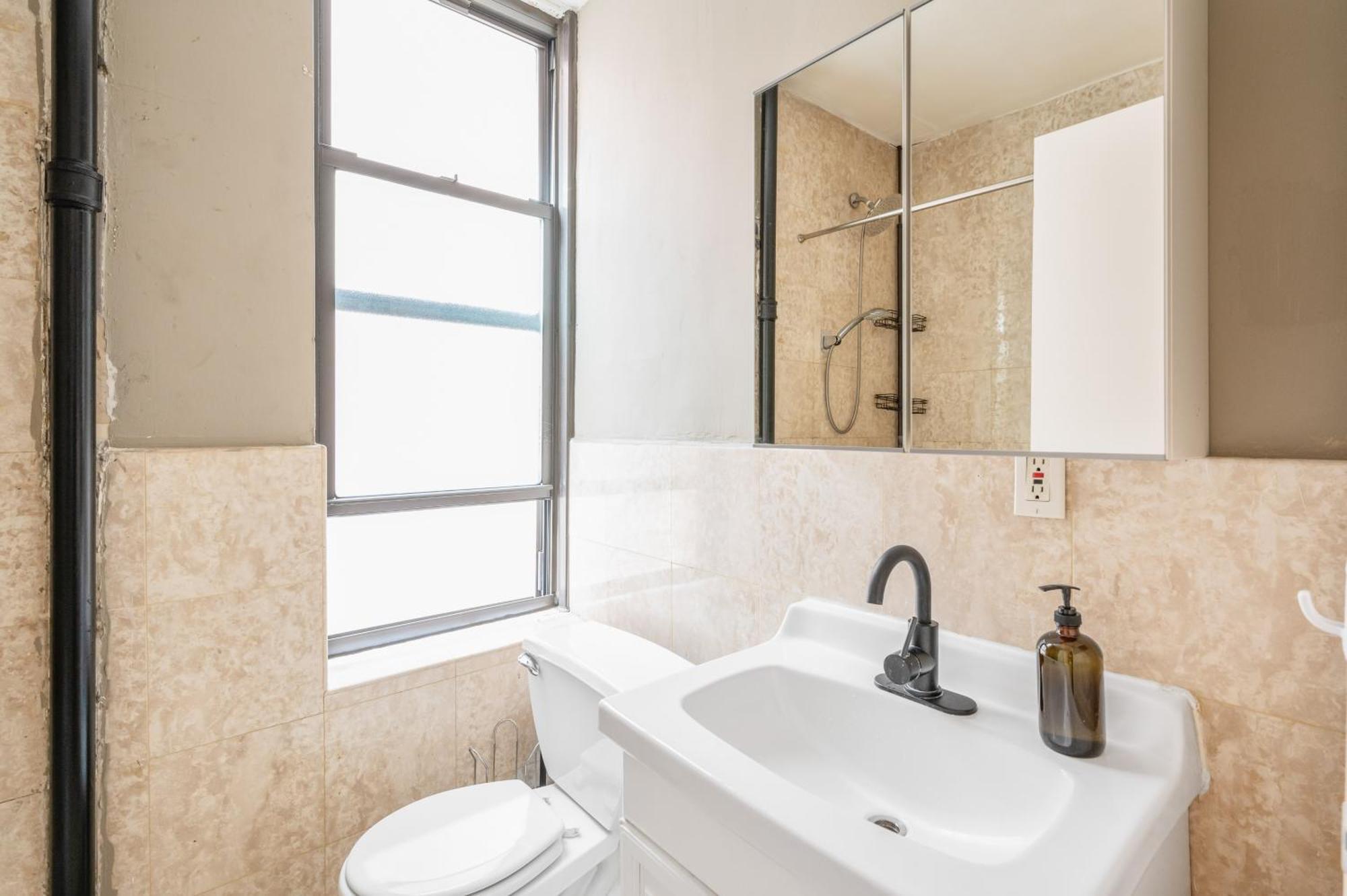 Apartment Monthly Nyc Rentals- Amazing 1 Bedroom Unit New York