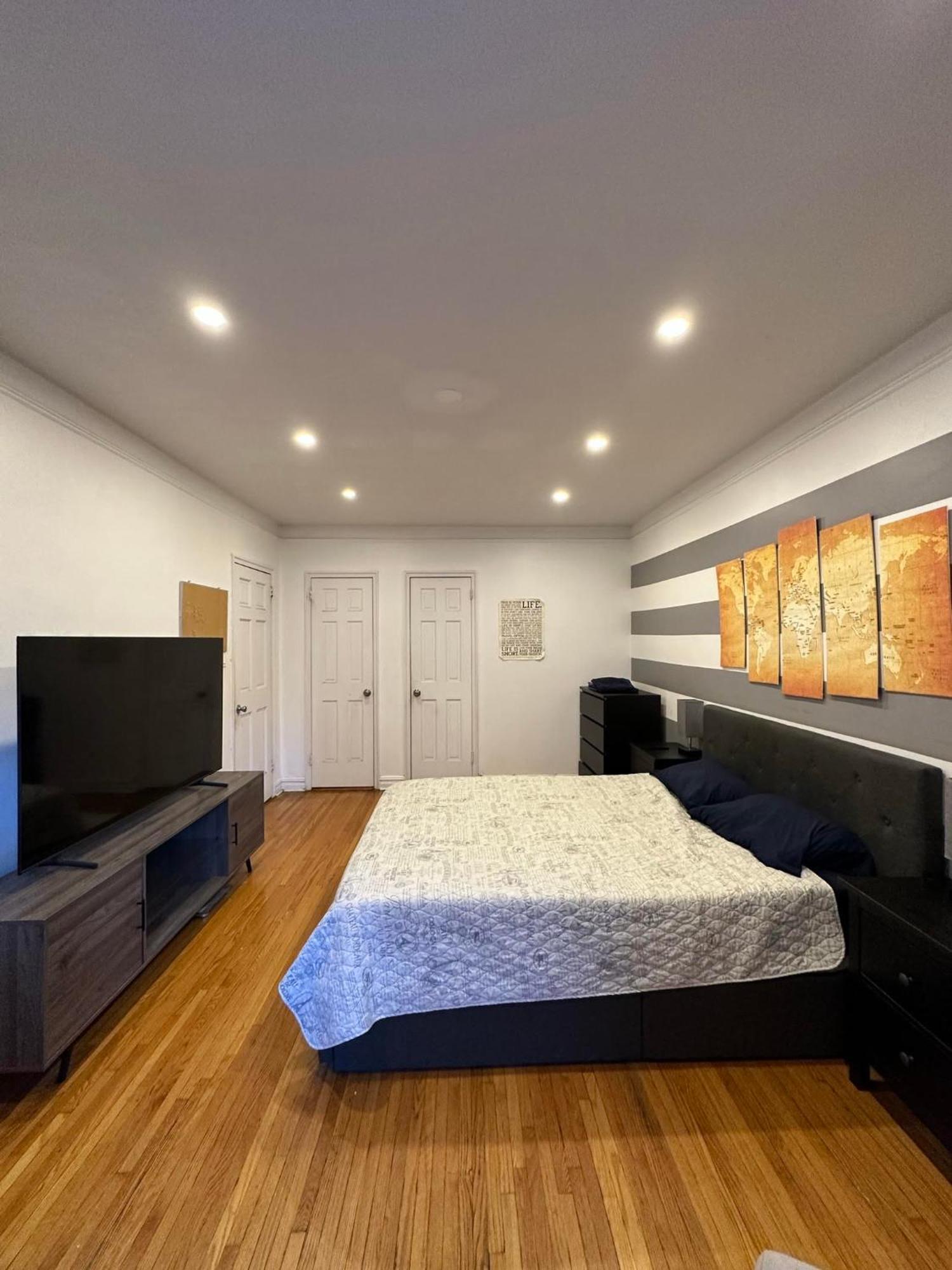2 Large Bedrooms In Rego Park Apartment