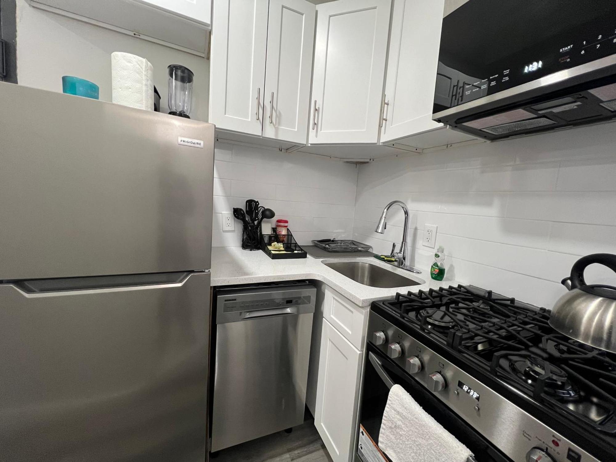 Apartment Steps From Times Square Broadway