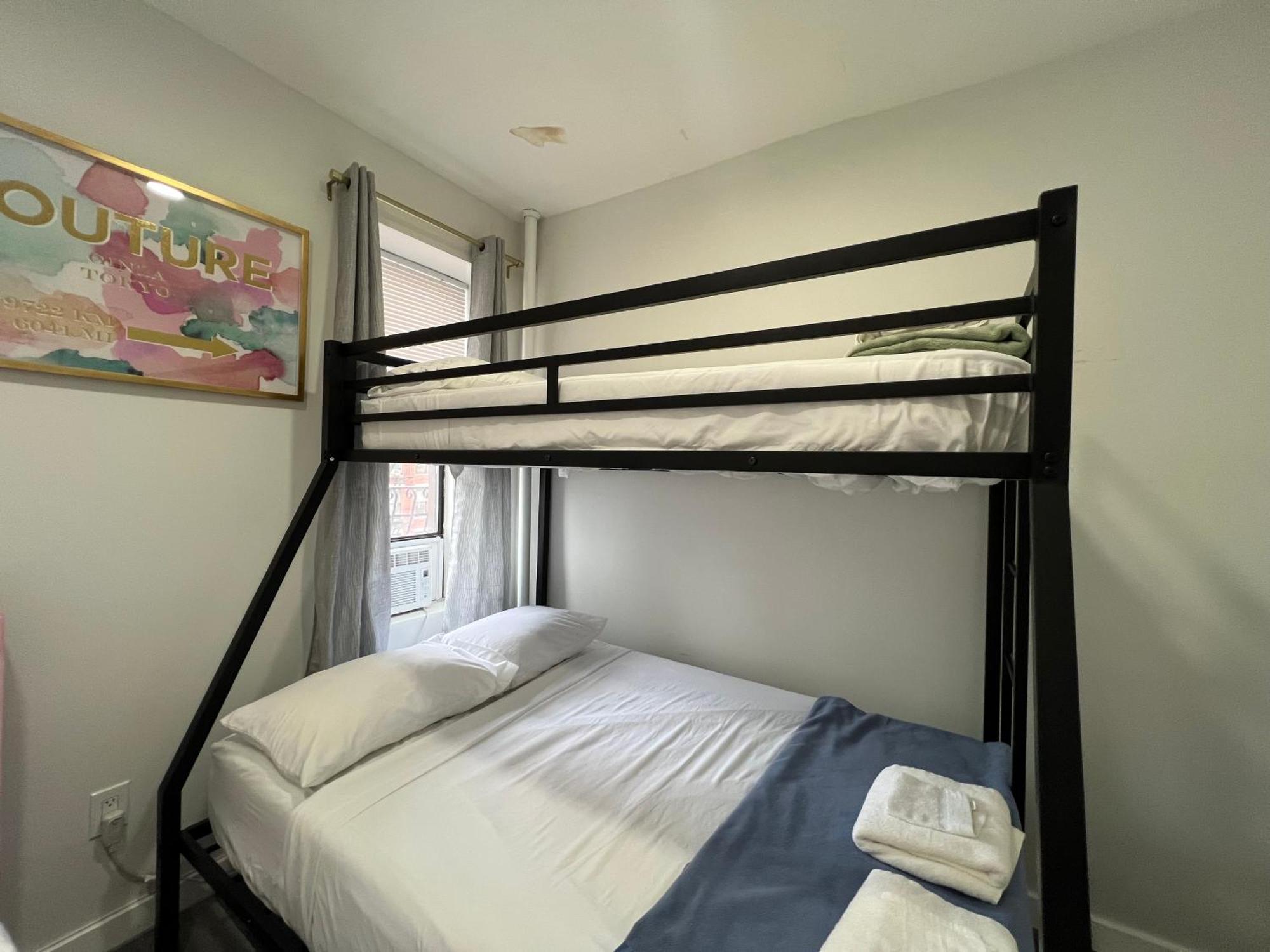 Steps From Times Square Broadway * New York