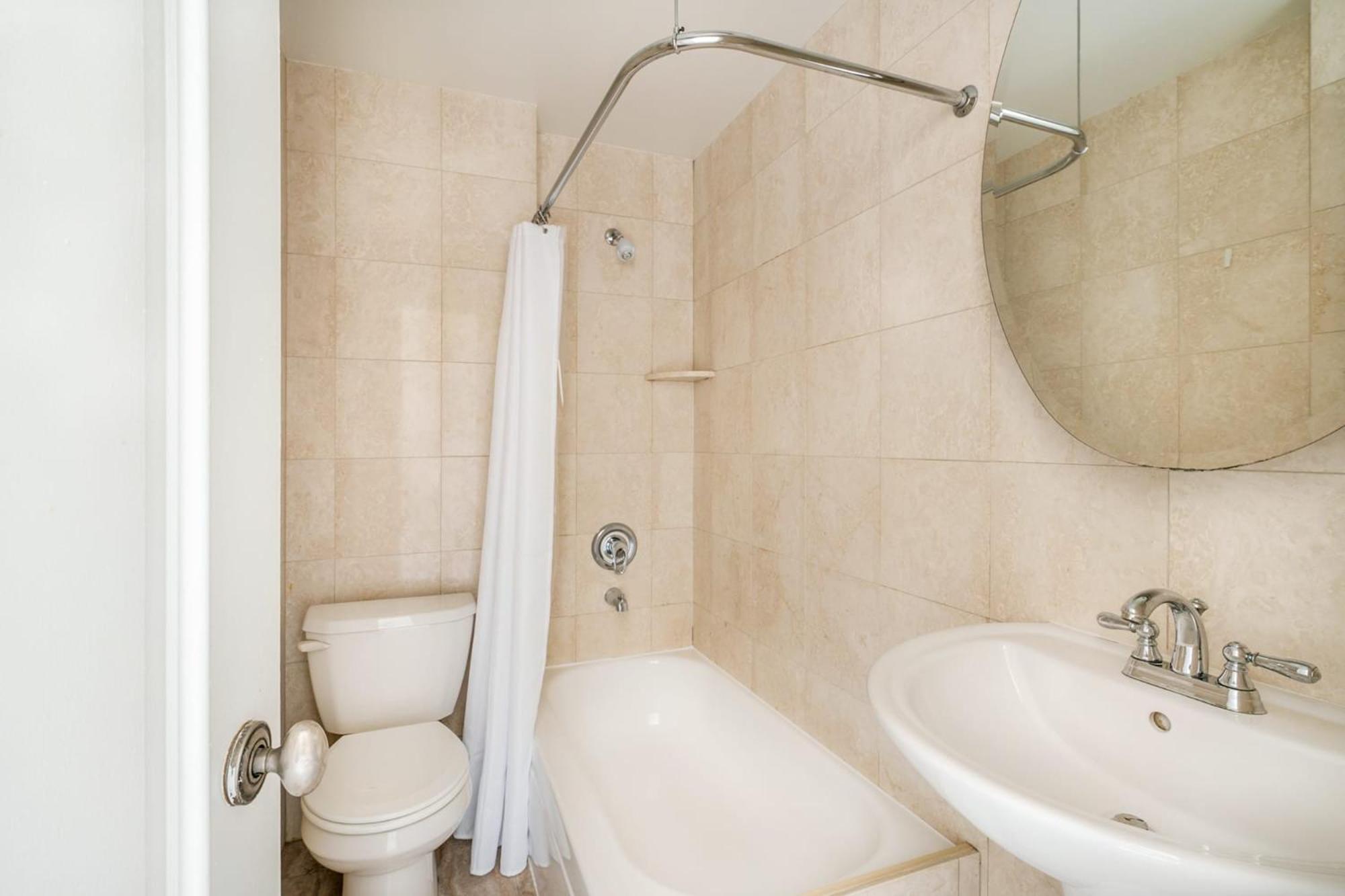 73-1111 New Uws Doorman Gym *