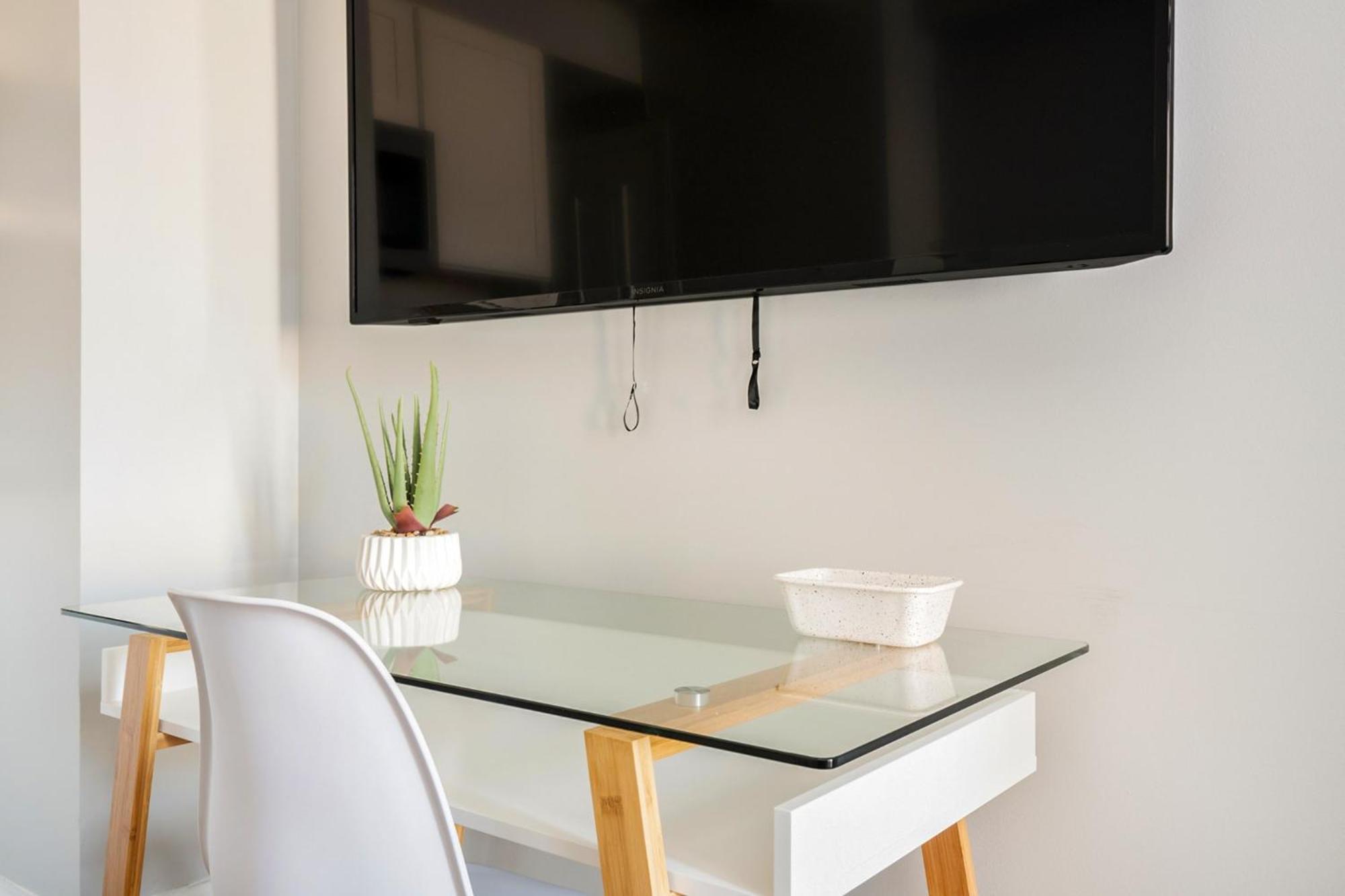 73-1111 New Uws Doorman Gym New York