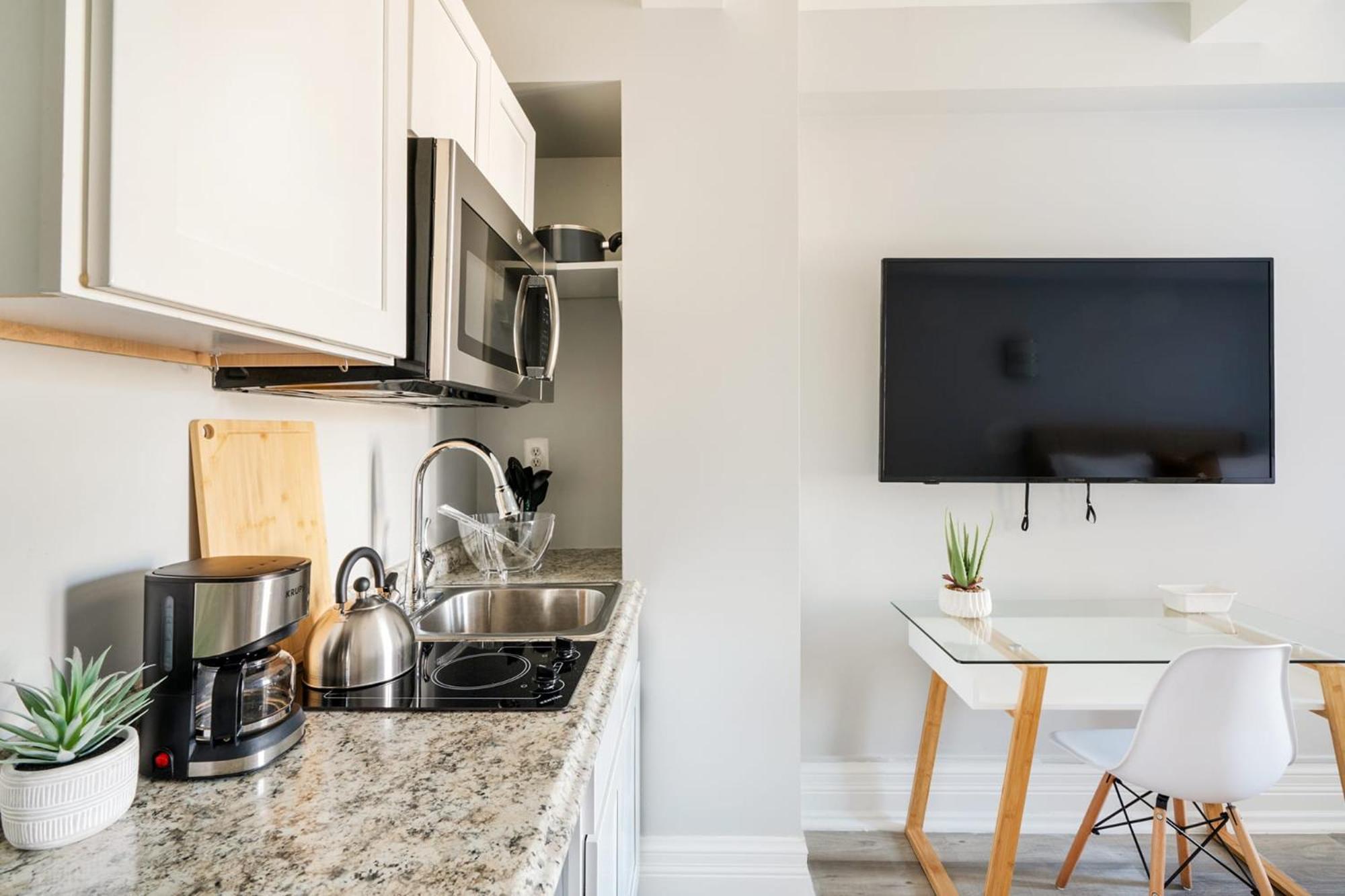 73-1111 New Uws Doorman Gym * New York