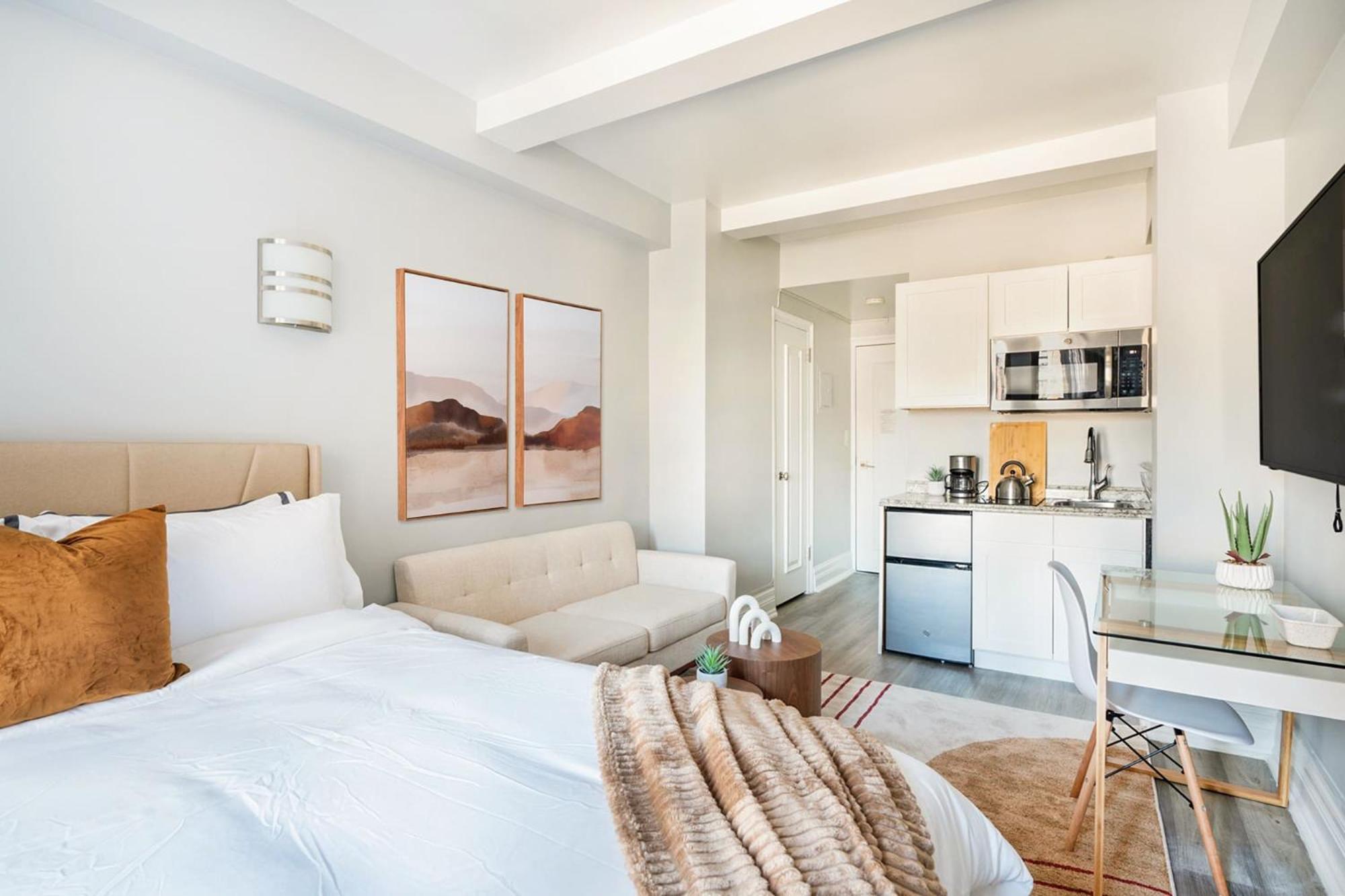 73-1111 New Uws Doorman Gym * New York