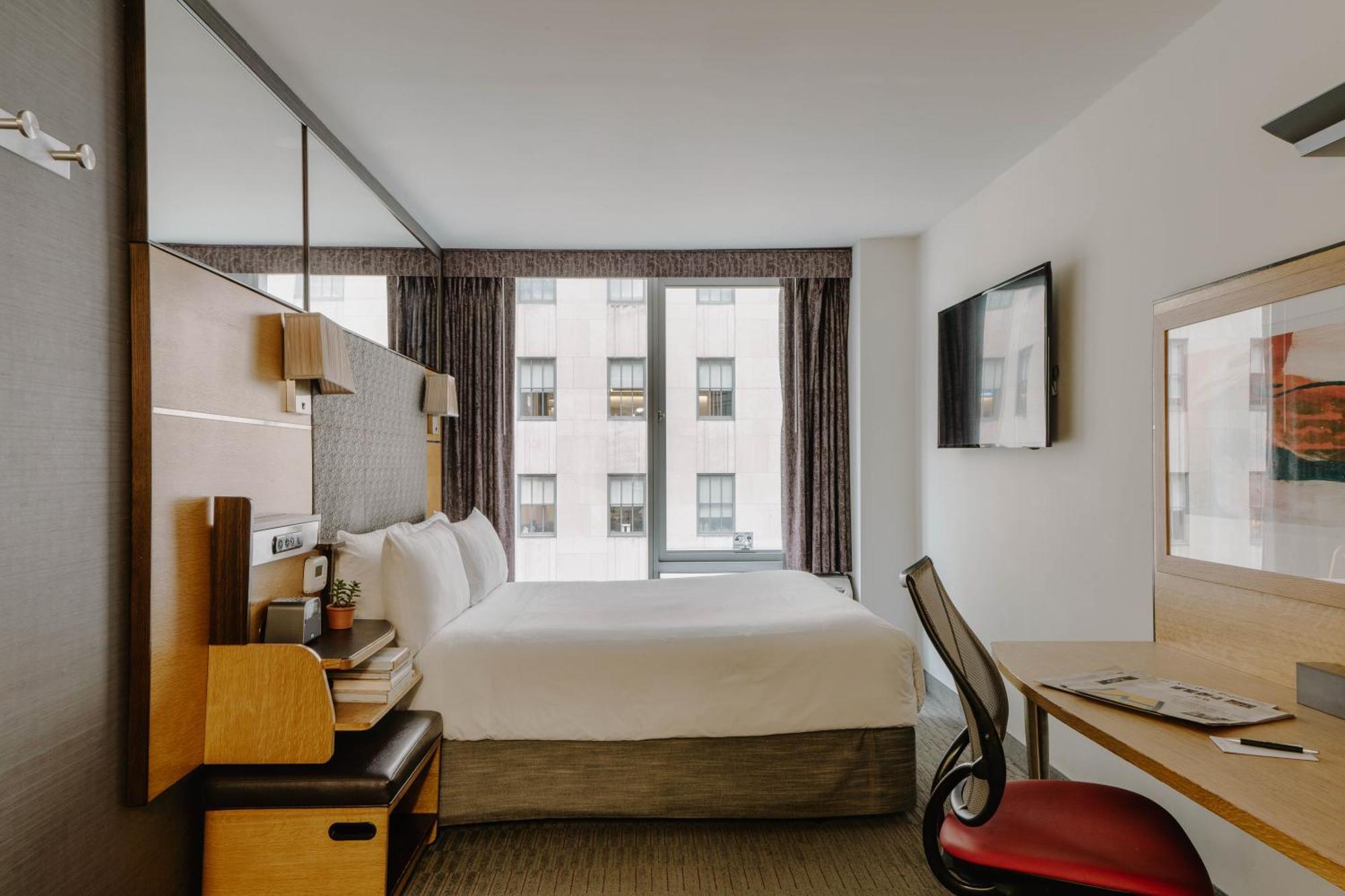 The Jewel Hotel, Hotel New York