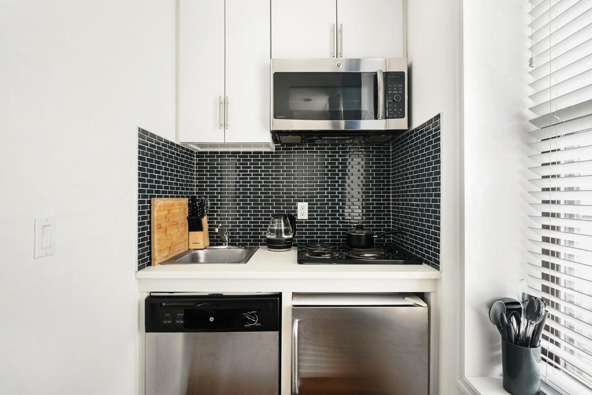 Apartment 69-2b Prime Lower East East Brand New 1br *