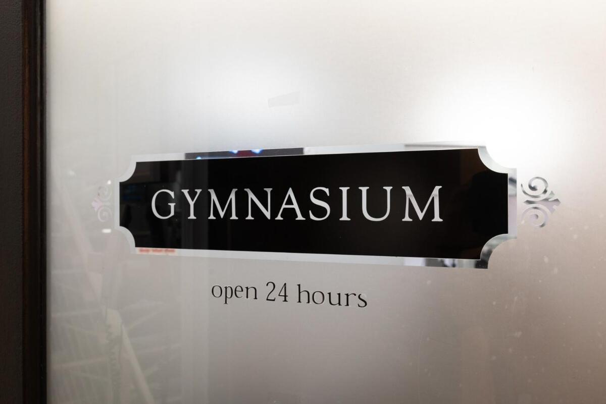 Apartment Beautiful Near Times Square With Gym & Patio