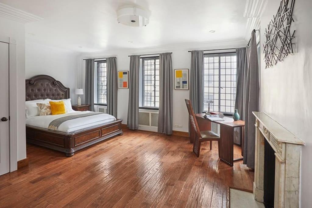 Midtown Townhouse W Skyline Rooftop Holiday home *