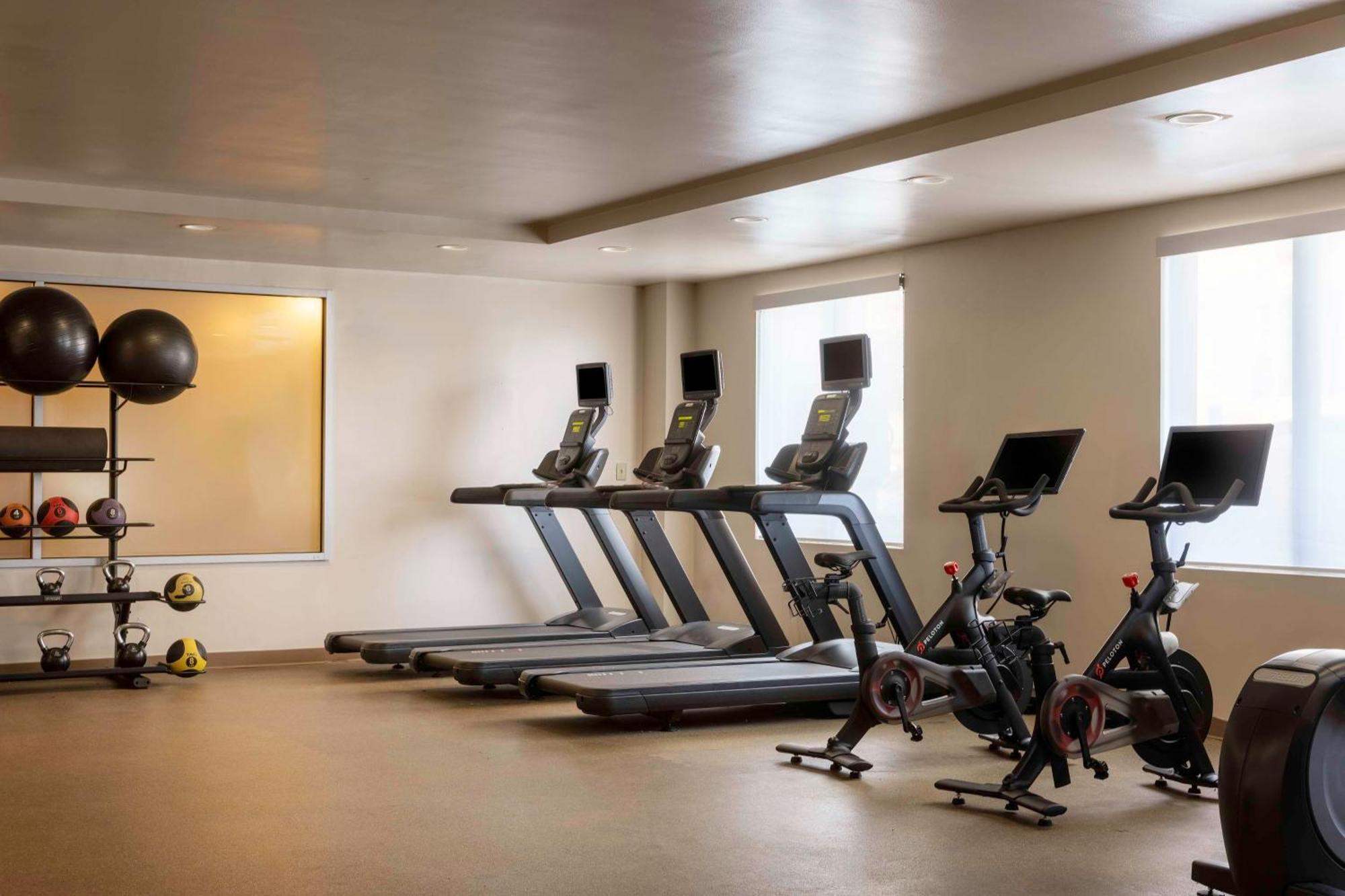 Hilton Garden Inn Queens / JFK Airport 3*