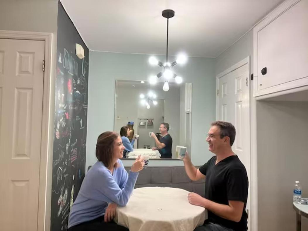 Central & Affordable Williamsburg Private Bedroom Close To Subway Homestay