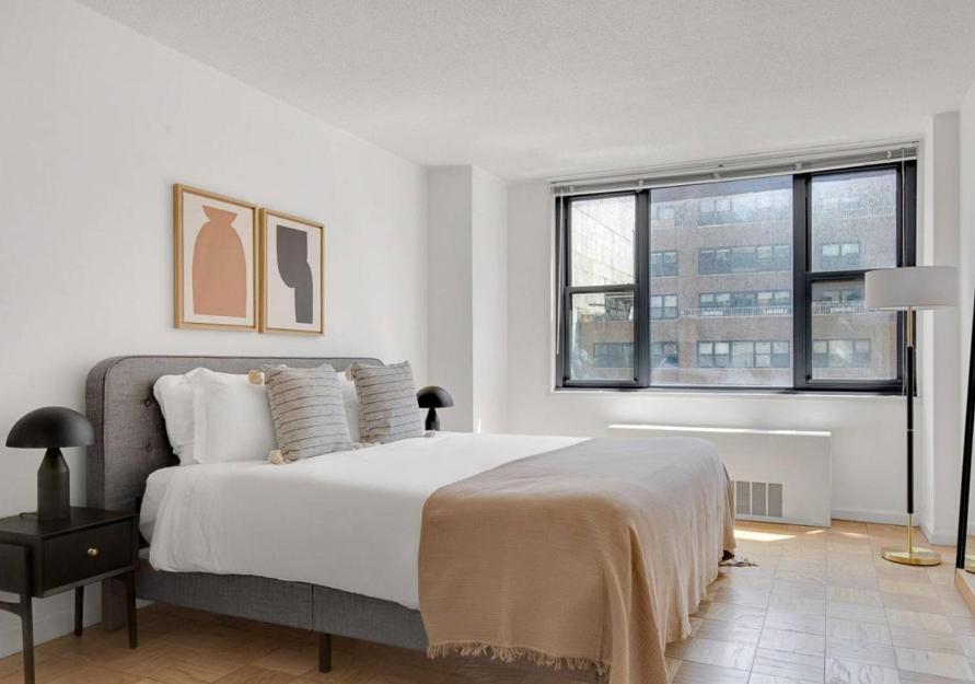 Monthly Nyc Rentals- Modern 3 Bedroom Unit Apartment