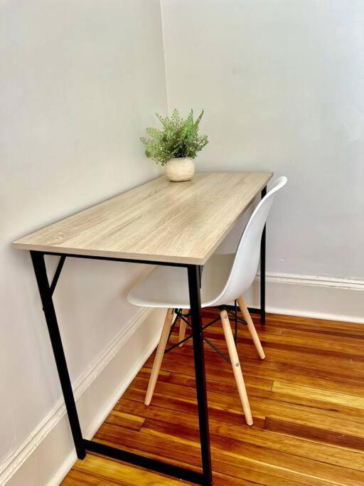 Apartment Modern - 3 Bedrooms, 2 Bathrooms New York