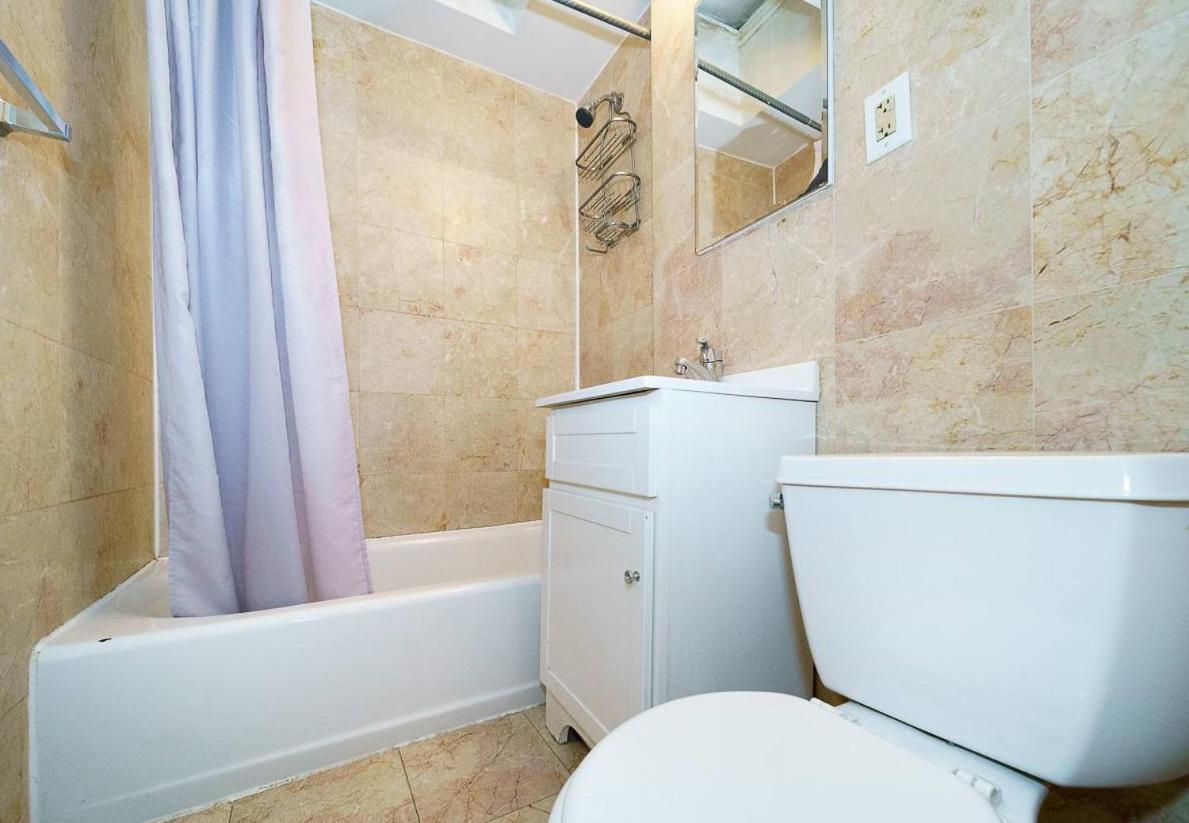 Beautiful 3 Bedroom 1 Bath Unit Apartment *