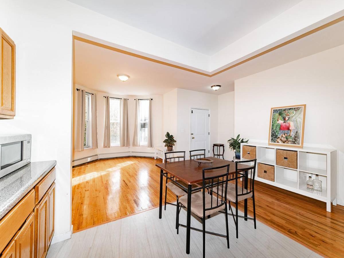 Spacious 3 Bedroom 1ba Apartment *