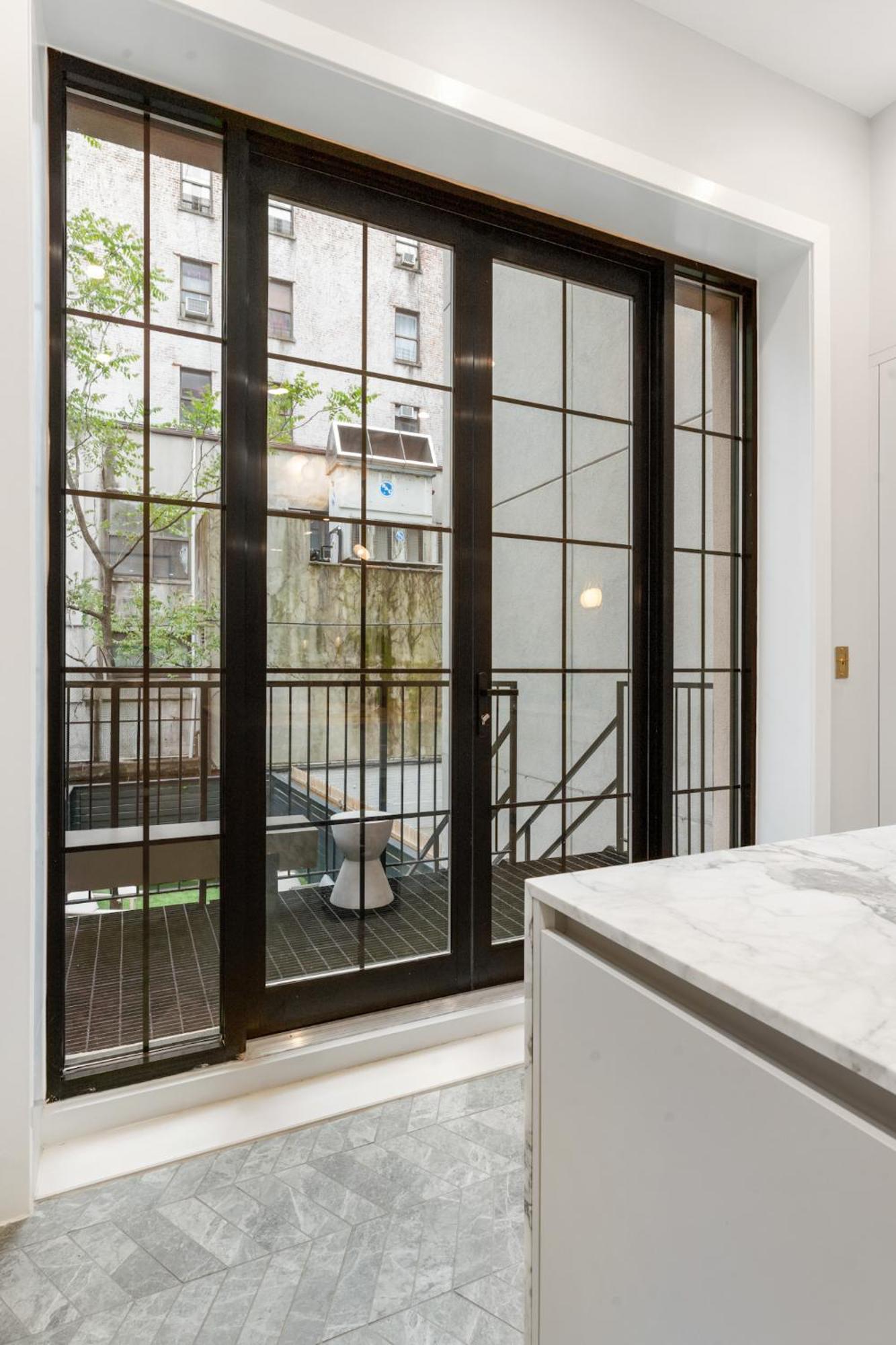 Apartment Luxurious Harlem With Modern Amenities, Outdoor Patio! *