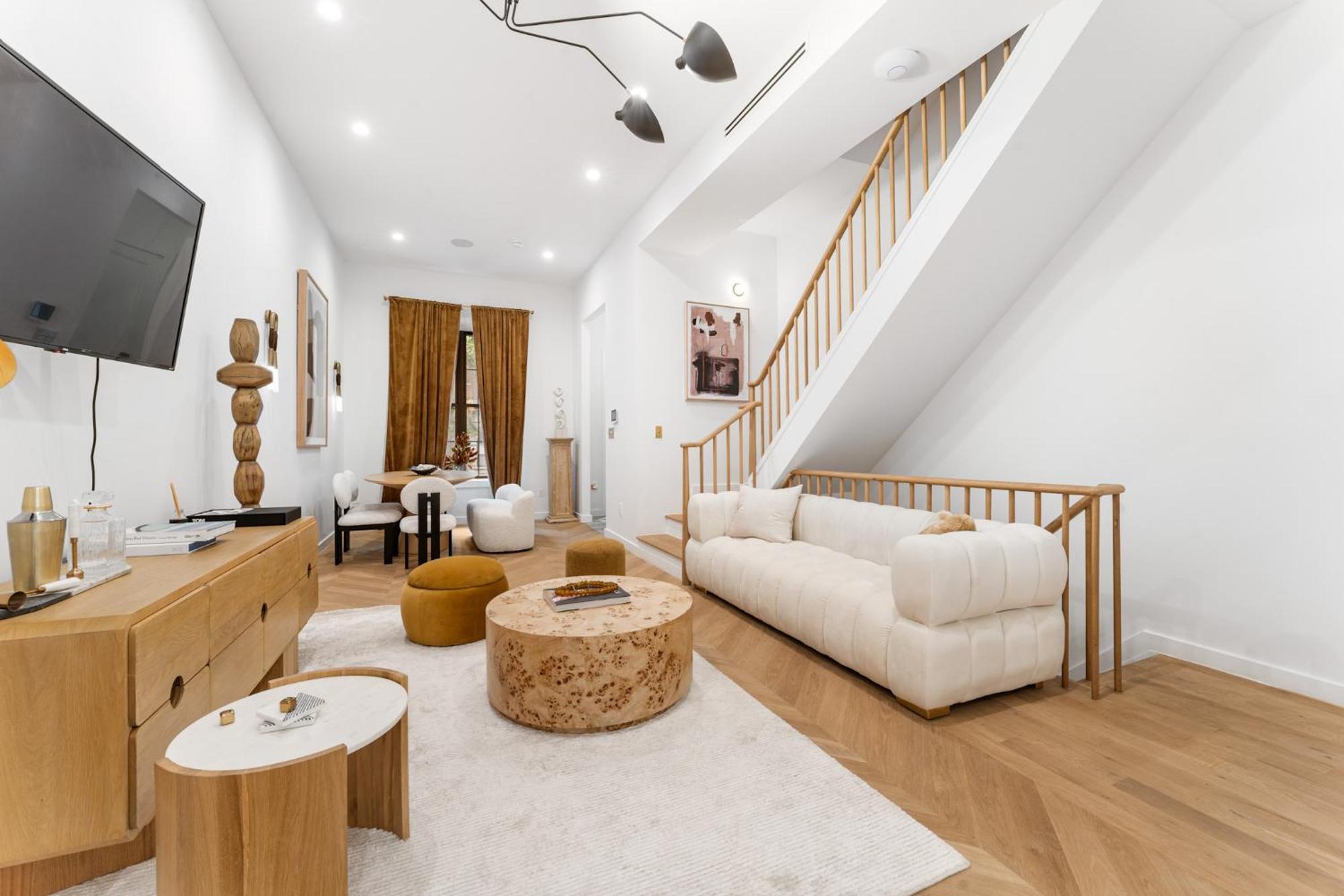 Luxurious Harlem With Modern Amenities, Outdoor Patio! *