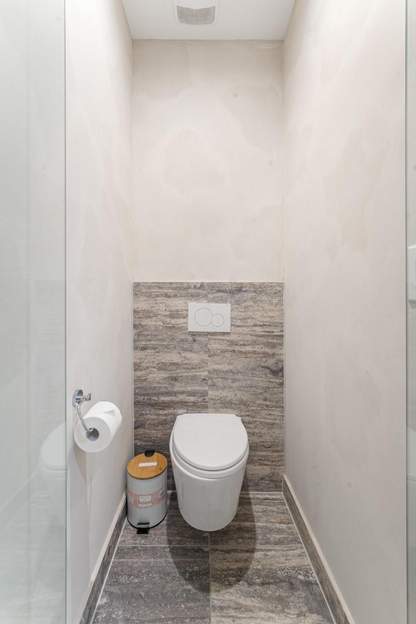 Luxurious Harlem With Modern Amenities, Outdoor Patio!