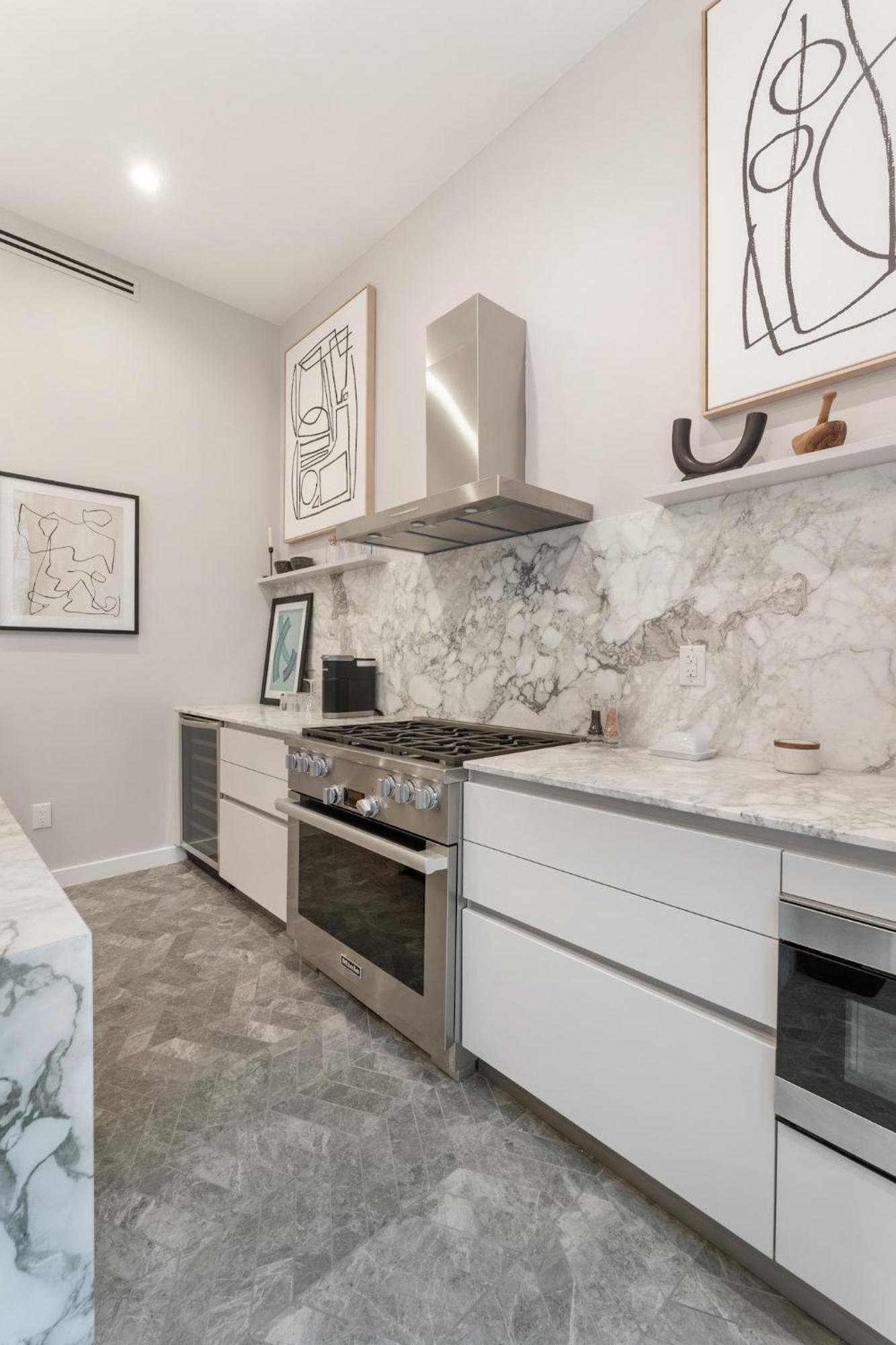 Apartment Luxurious Harlem With Modern Amenities, Outdoor Patio!