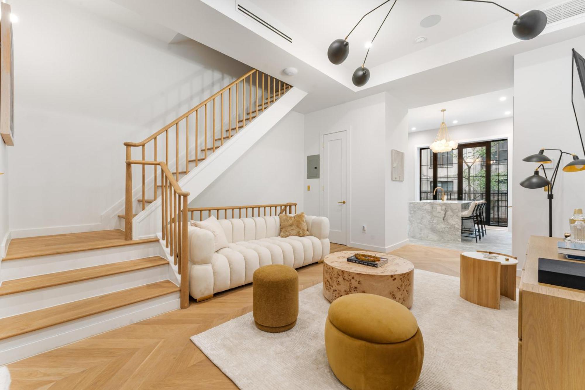 Apartment Luxurious Harlem With Modern Amenities, Outdoor Patio!