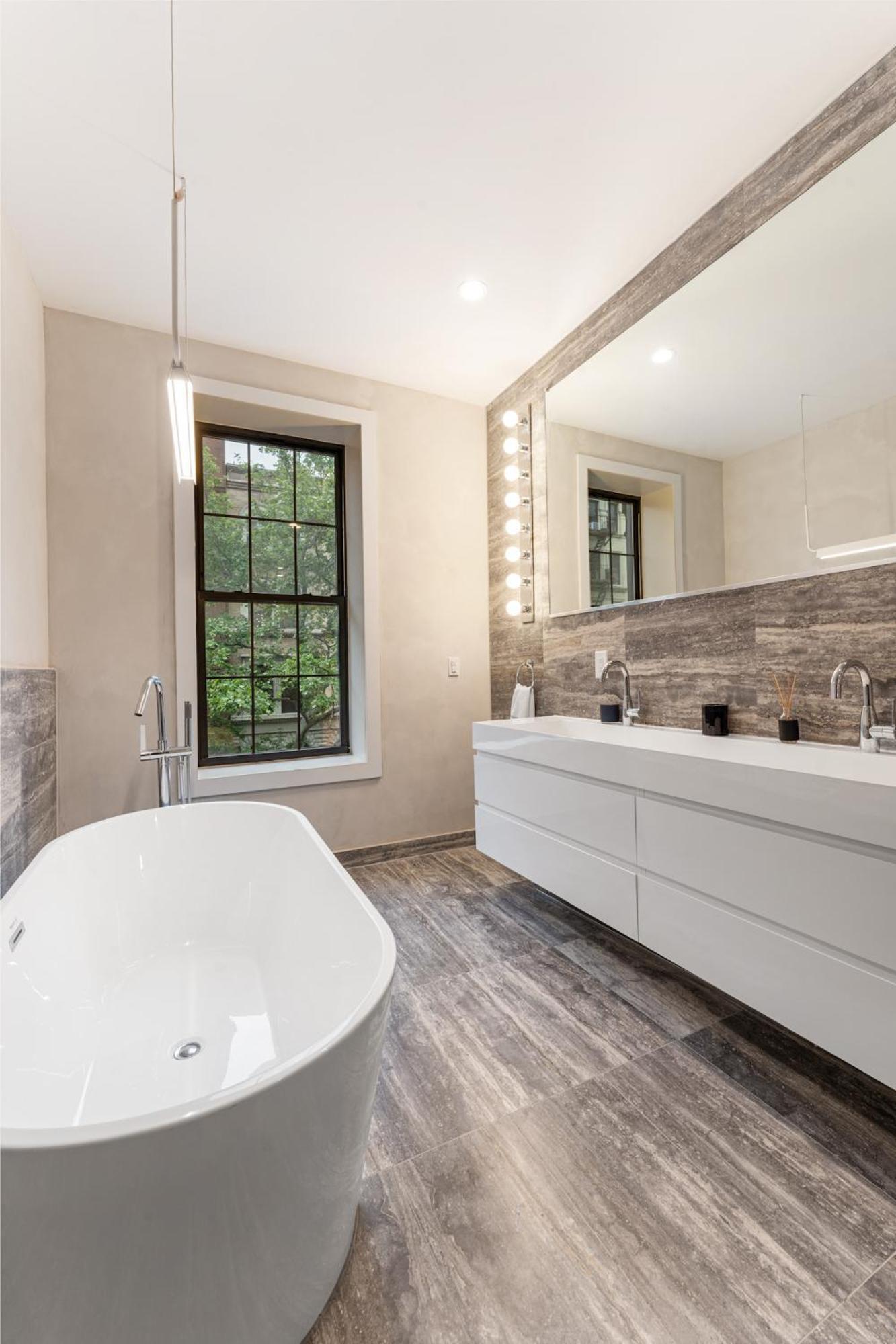 Apartment Luxurious Harlem With Modern Amenities, Outdoor Patio! *