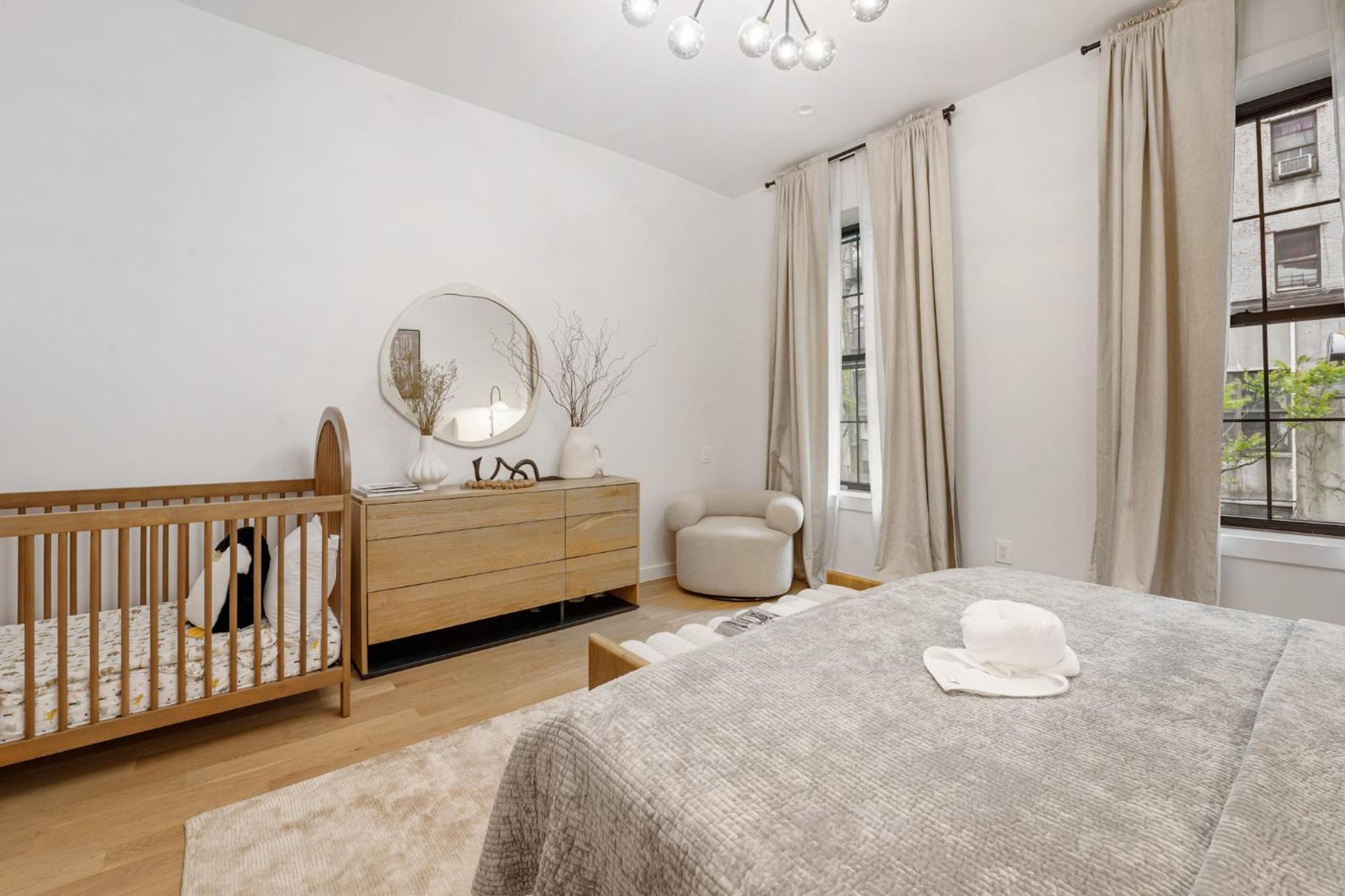 Apartment Luxurious Harlem With Modern Amenities, Outdoor Patio! *