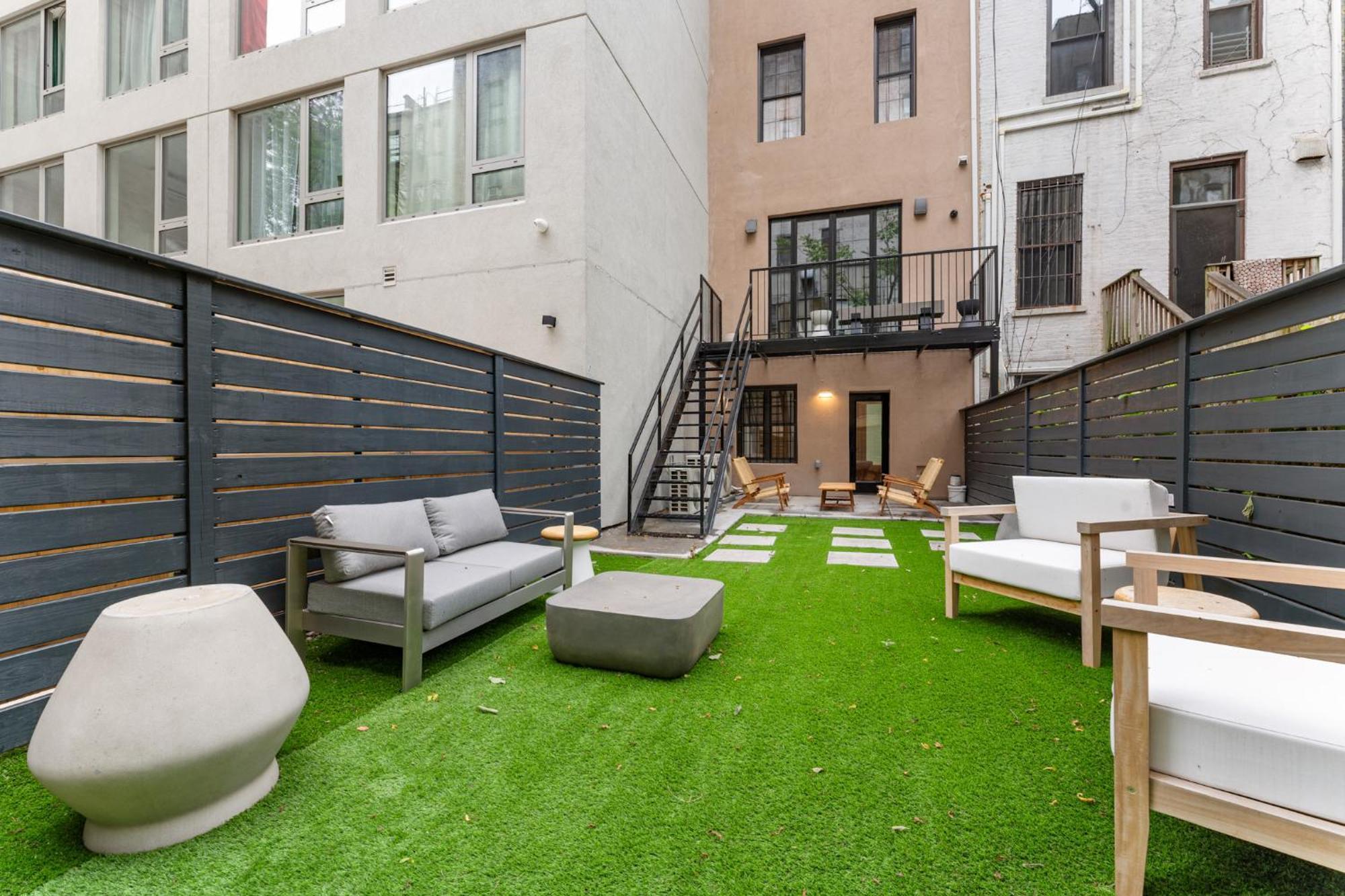 Luxurious Harlem With Modern Amenities, Outdoor Patio! *