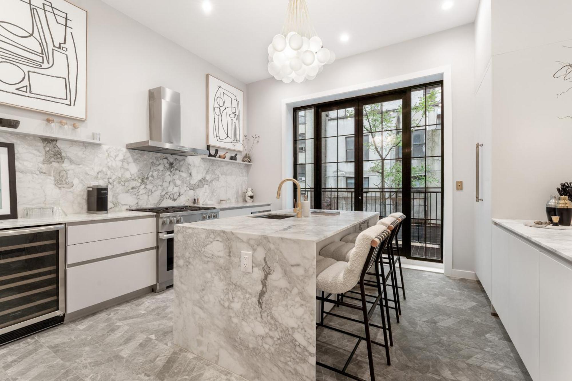 Luxurious Harlem With Modern Amenities, Outdoor Patio!