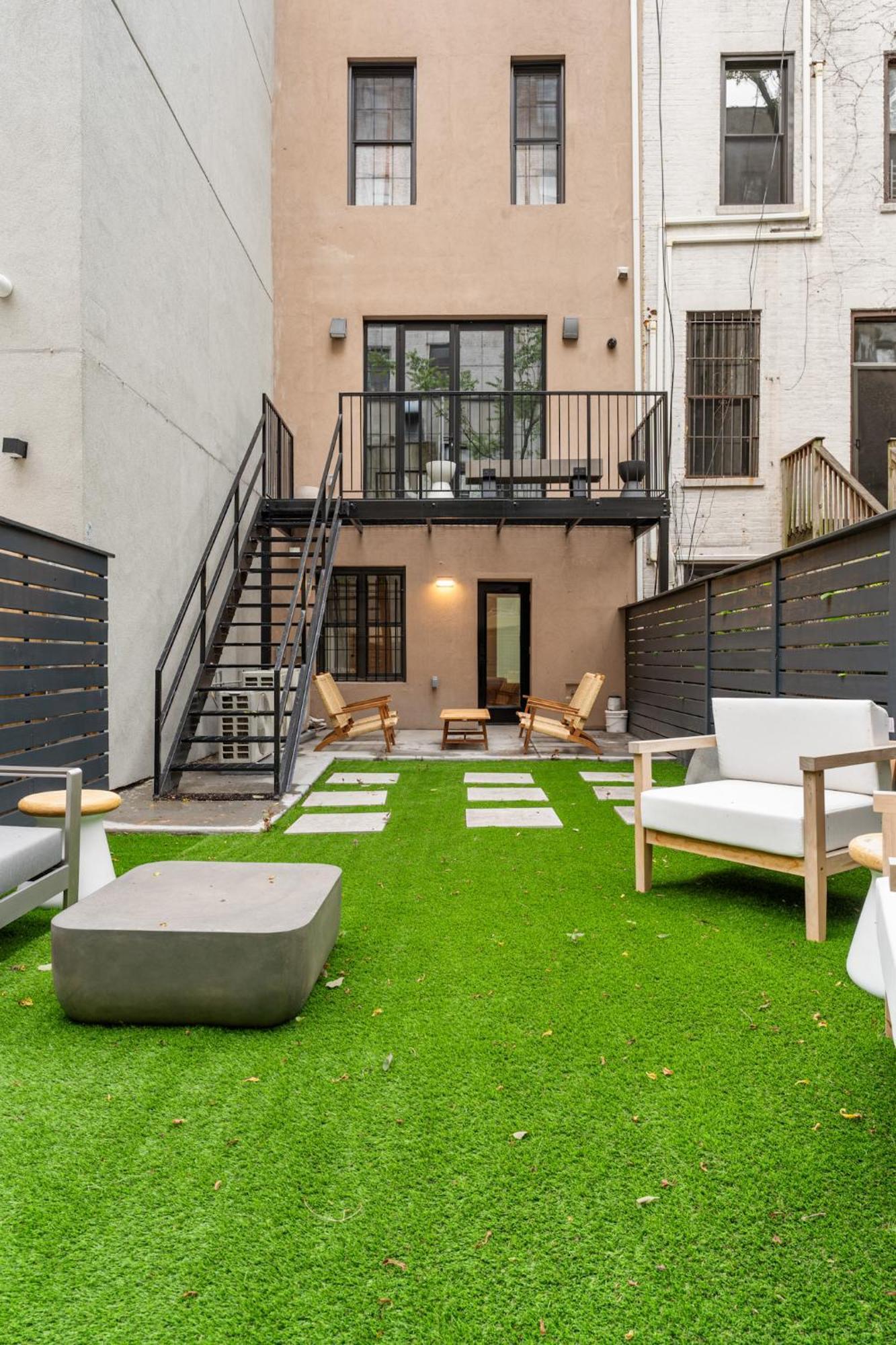 Apartment Luxurious Harlem With Modern Amenities, Outdoor Patio! *