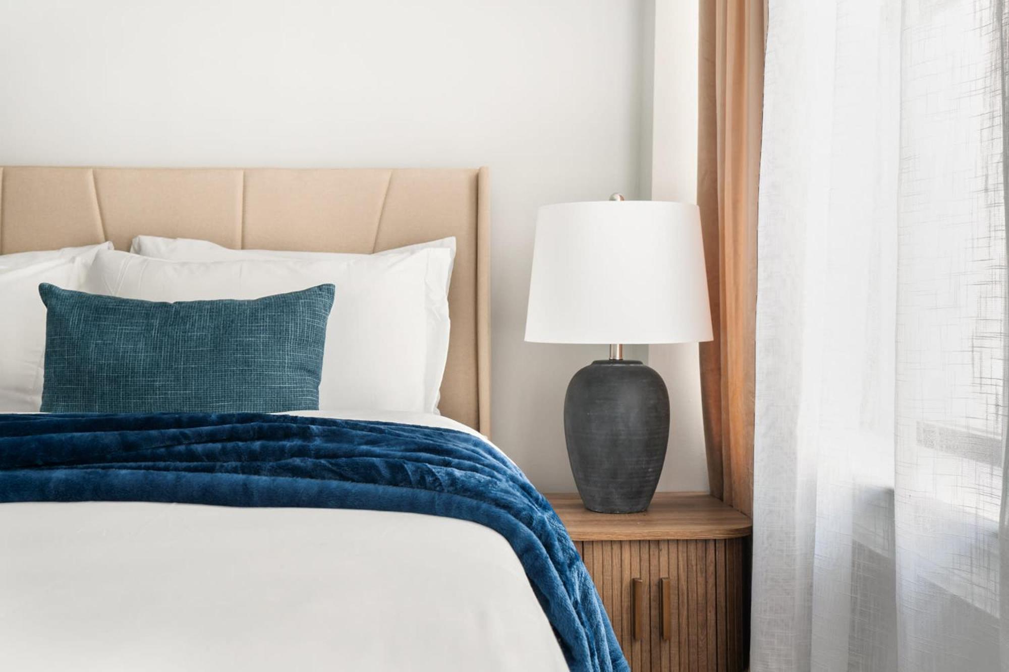 73-703 New Uws Doorman Gym Apartment *