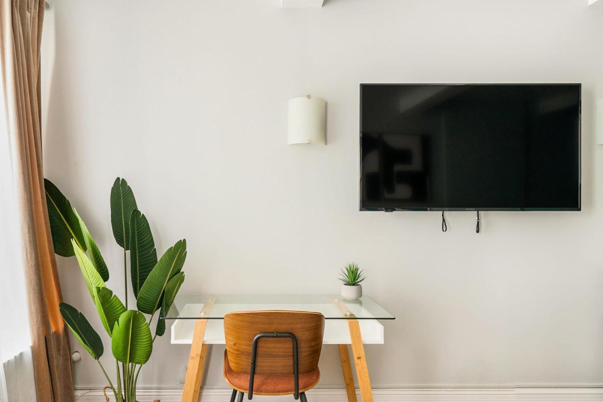 73-703 New Uws Doorman Gym Apartment New York