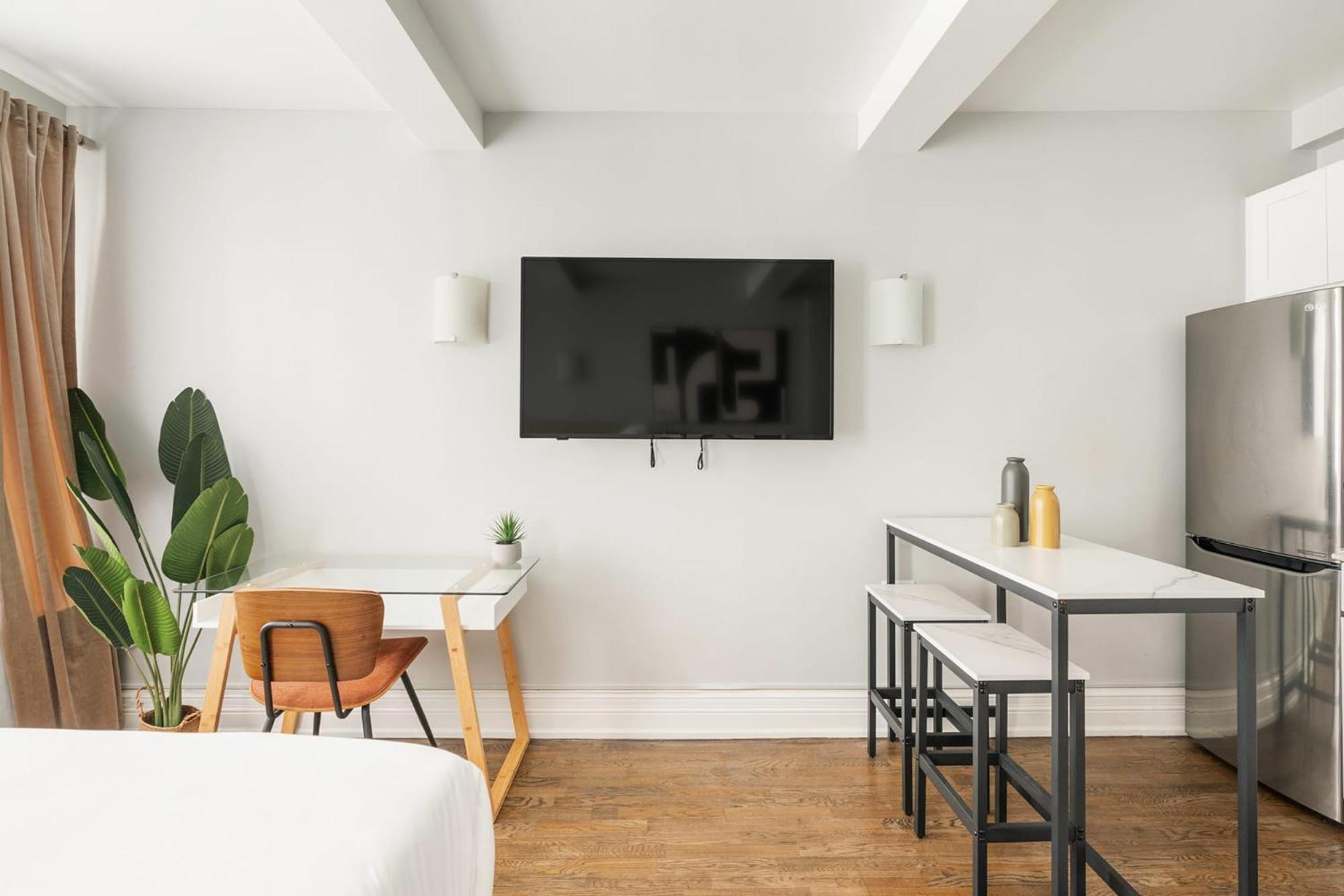 73-703 New Uws Doorman Gym Apartment