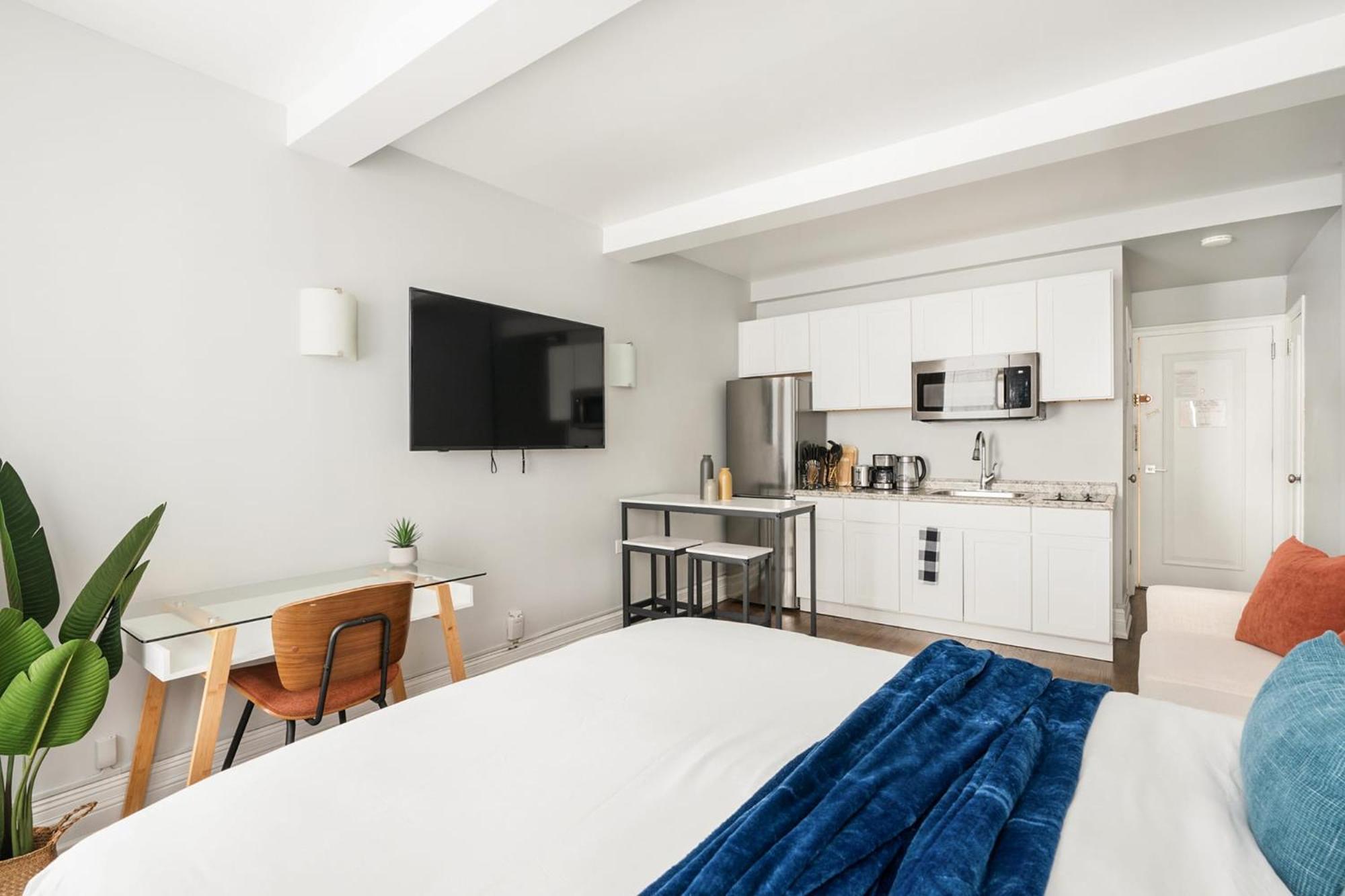 73-703 New Uws Doorman Gym Apartment *