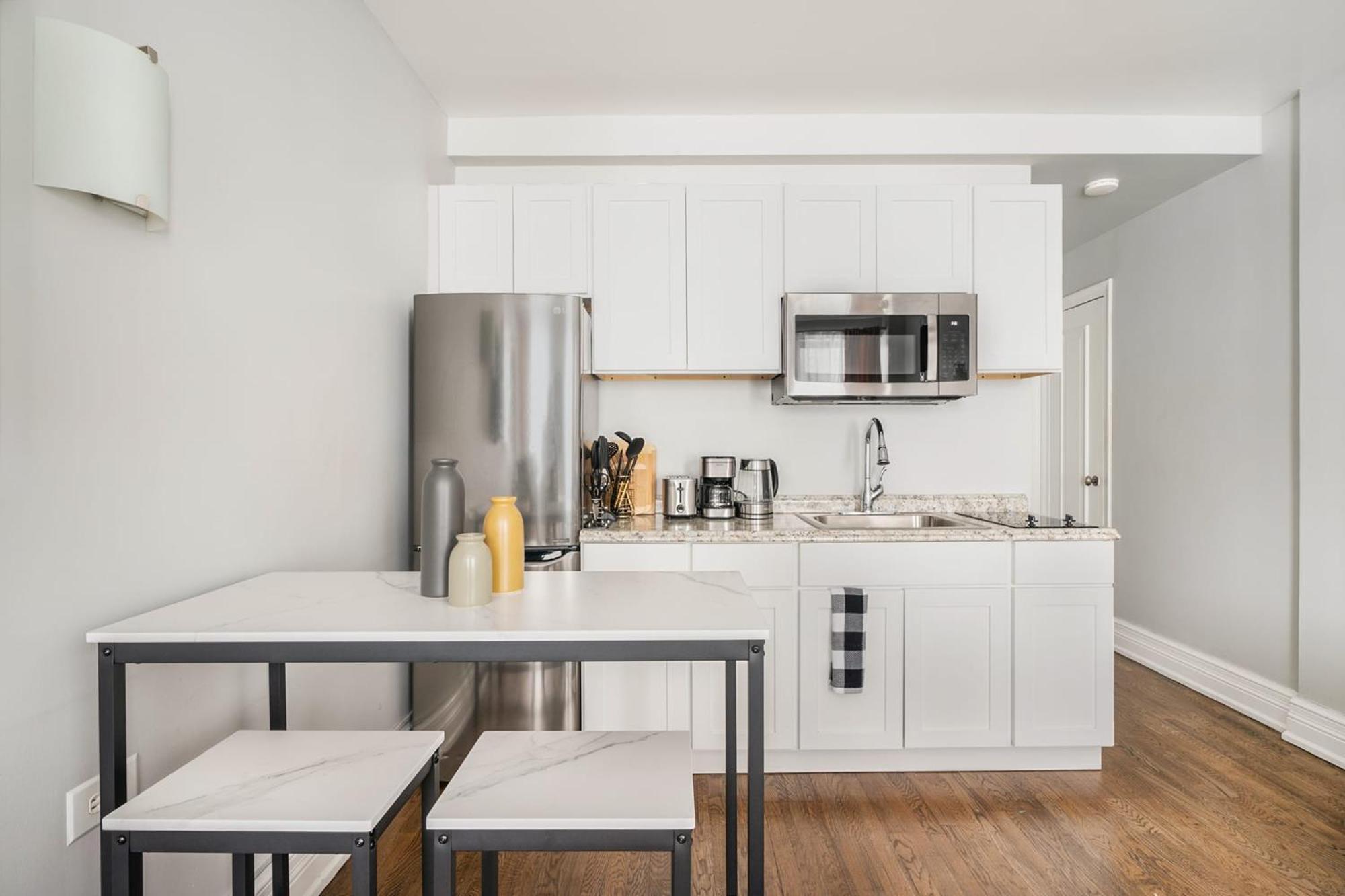 73-703 New Uws Doorman Gym * New York