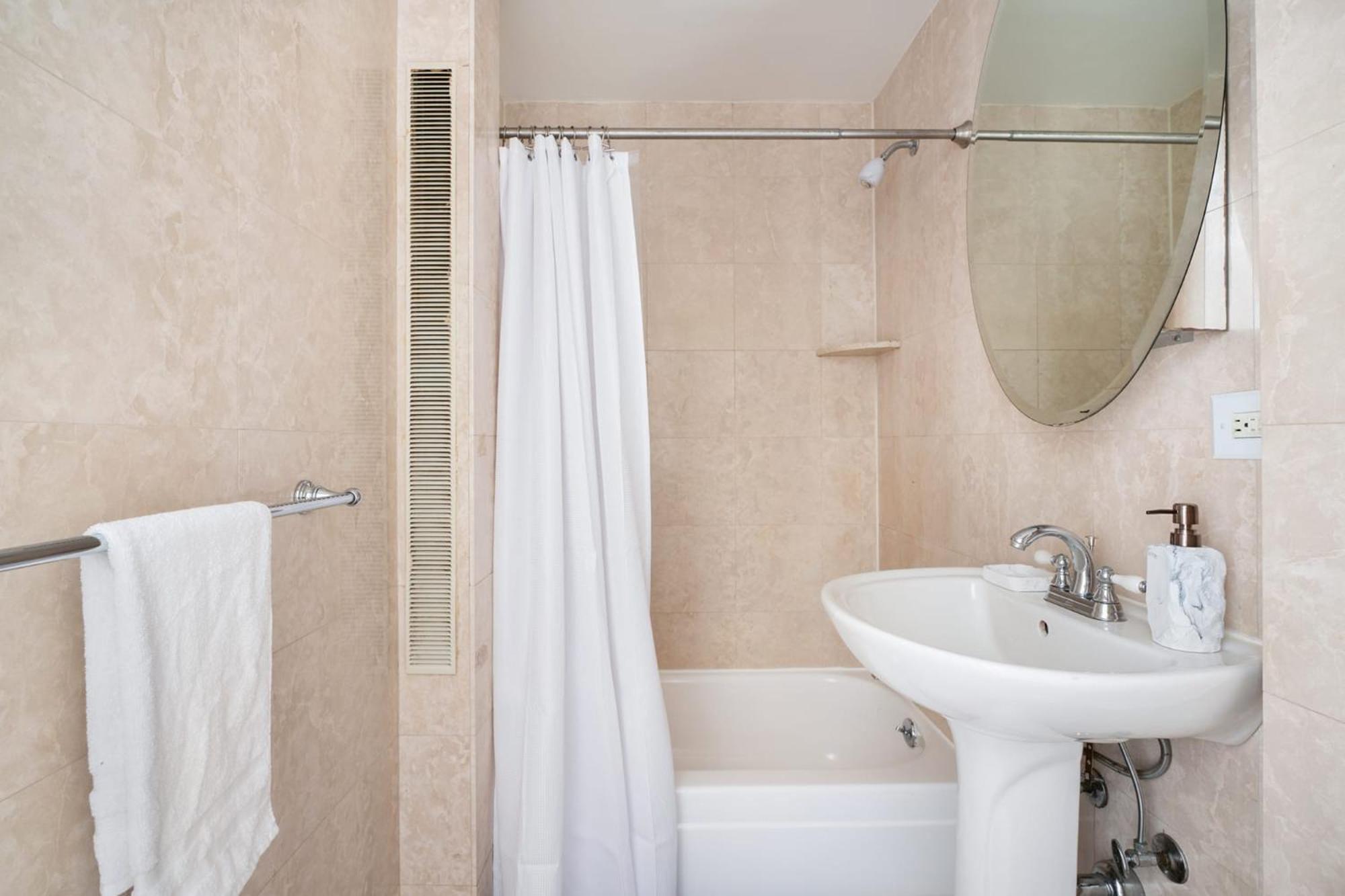 73-703 New Uws Doorman Gym *