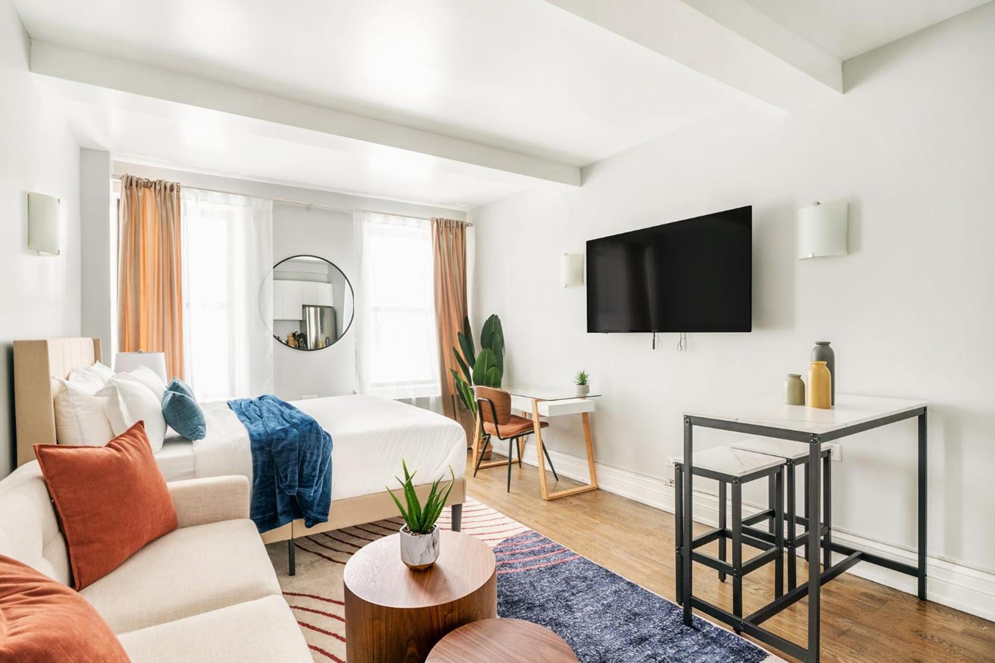 73-703 New Uws Doorman Gym * New York