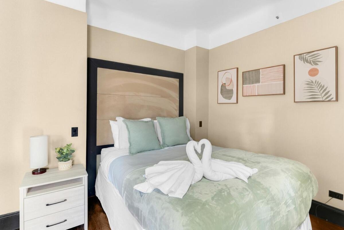 Highly Desired Times Square With Gym Apartment