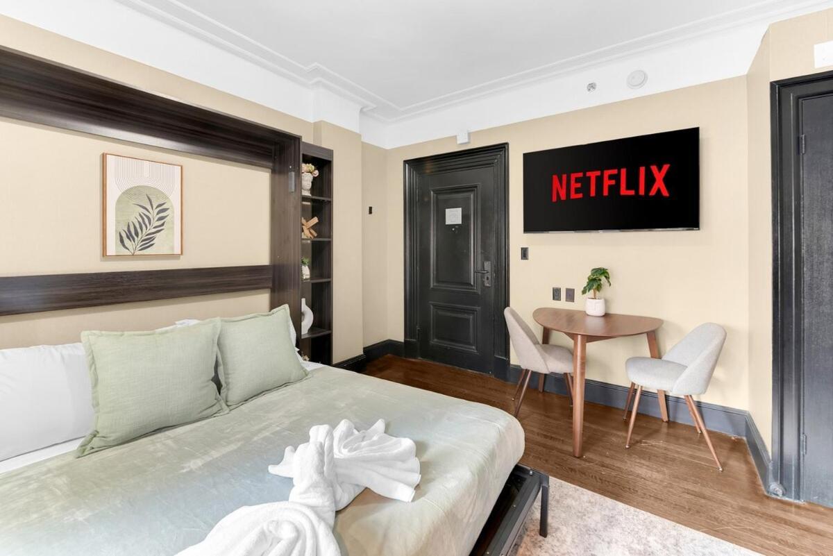 Highly Desired Times Square With Gym Apartment New York