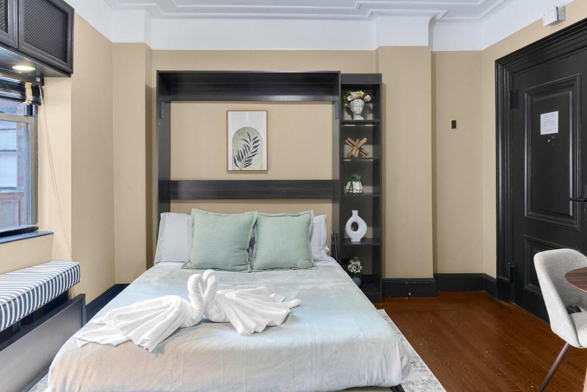 Highly Desired Times Square With Gym Apartment