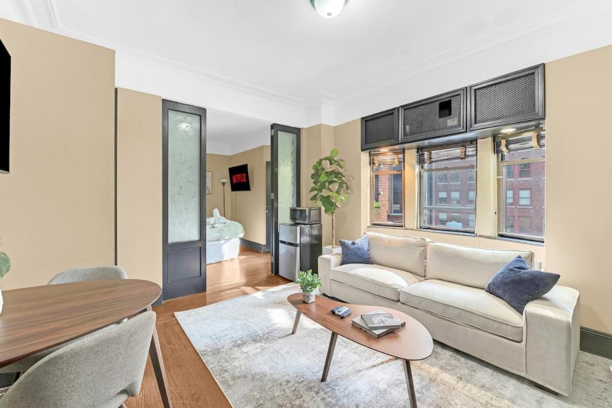 Highly Desired Times Square With Gym Apartment *