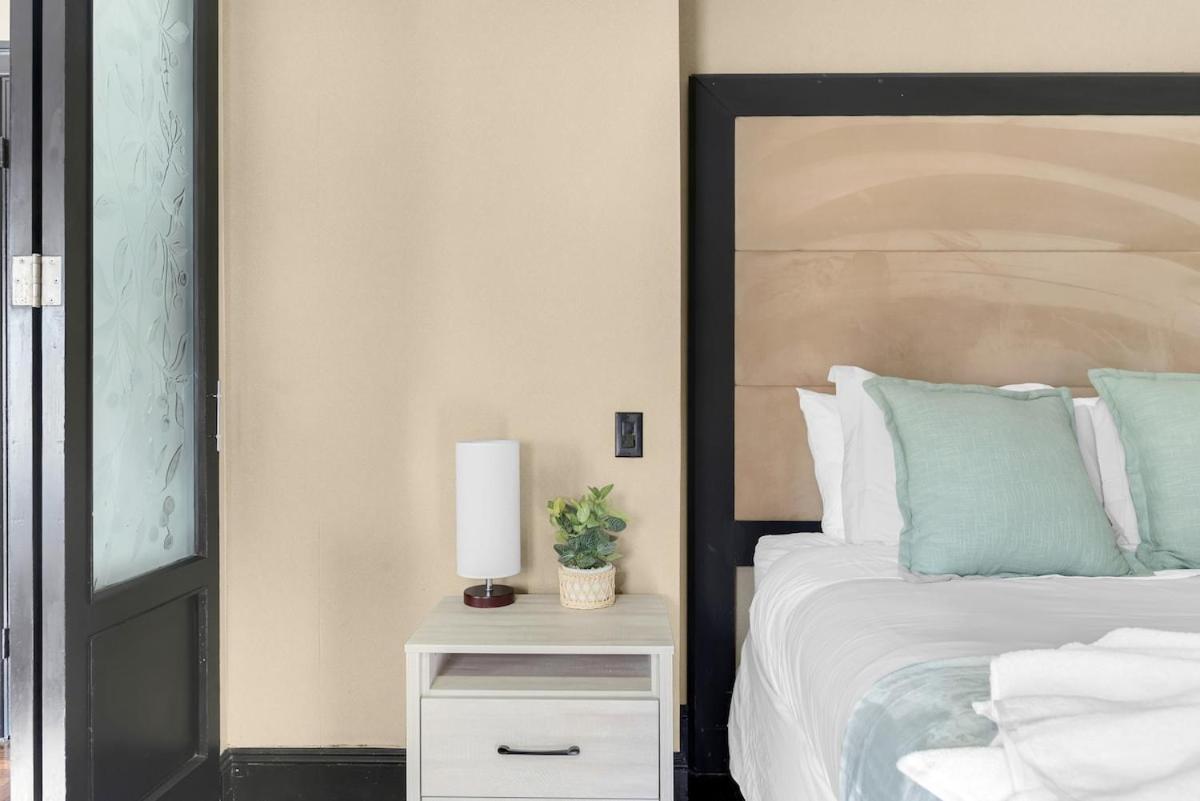 Highly Desired Times Square With Gym Apartment New York