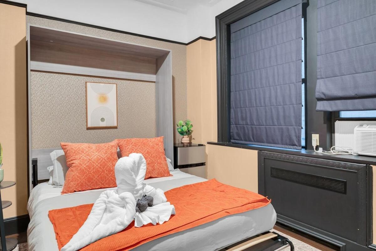 Stunning In Heart Of With Gym & Appartement