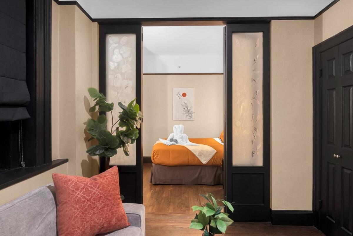 Stunning In Heart Of With Gym & Appartement *