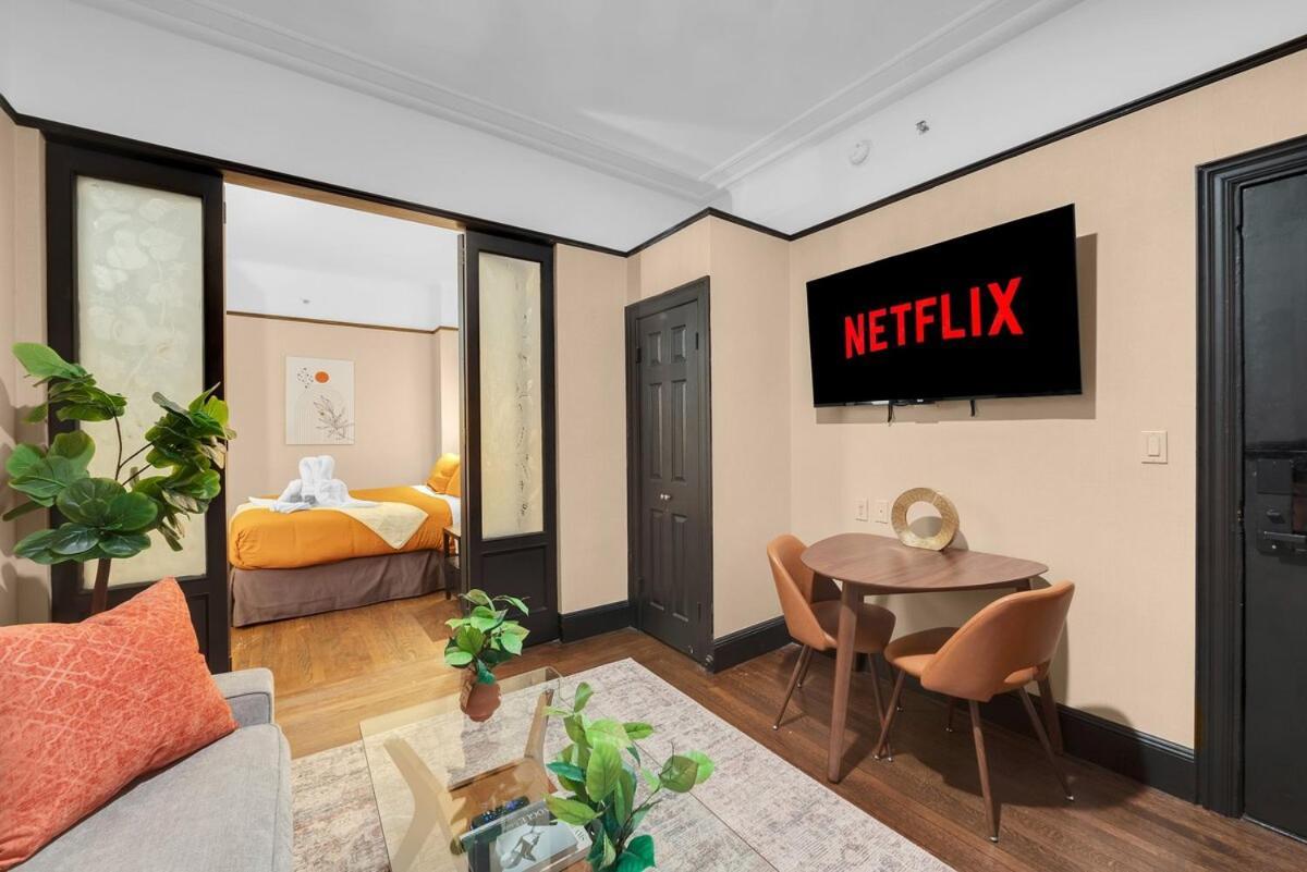 Stunning In Heart Of With Gym & Appartement