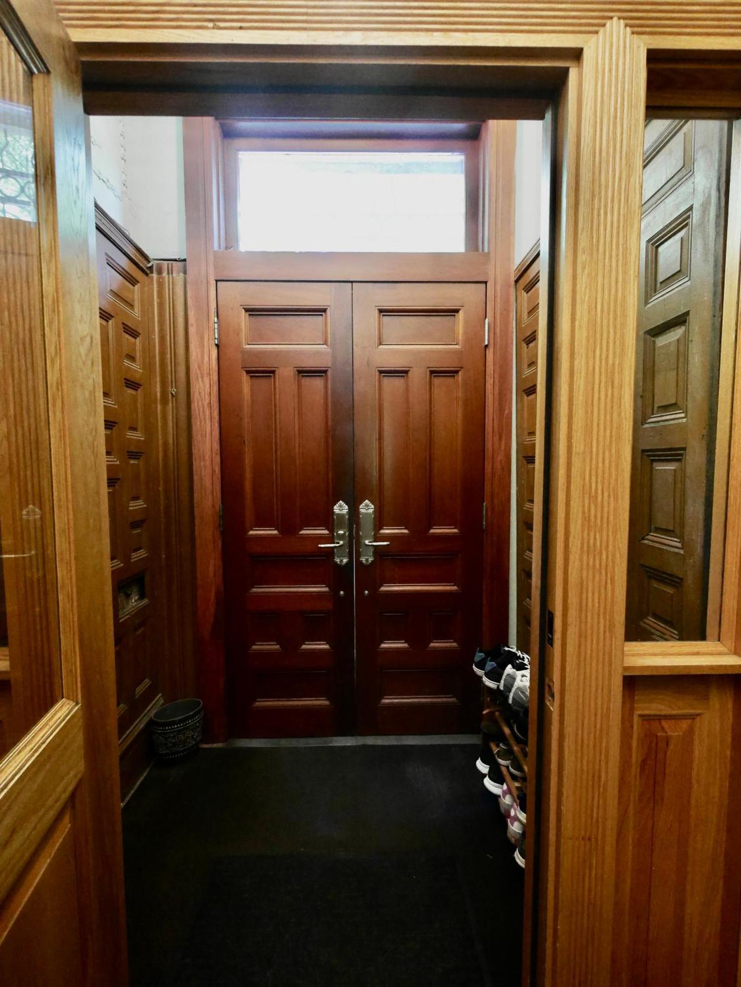 2 Bedrooms With One Private Bathroom In Lovely Homestay *