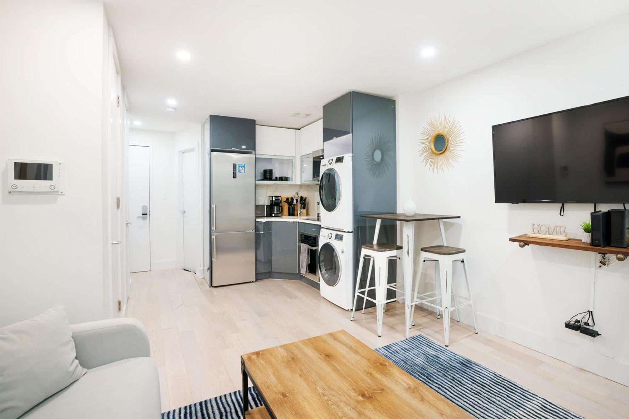 75-1a New Prime Ues W D In Unit Elevator *