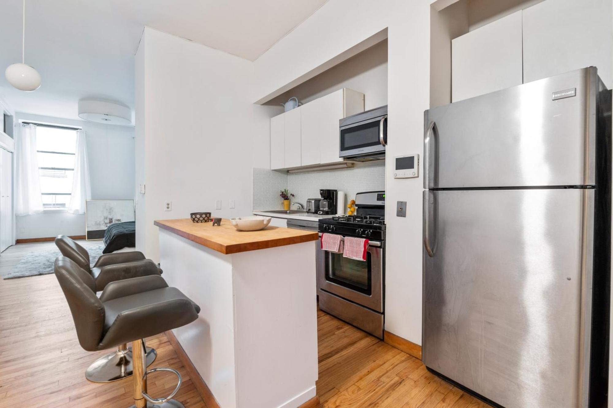 Monthly Nyc Rentals- Modern 4 Bedroom Unit *
