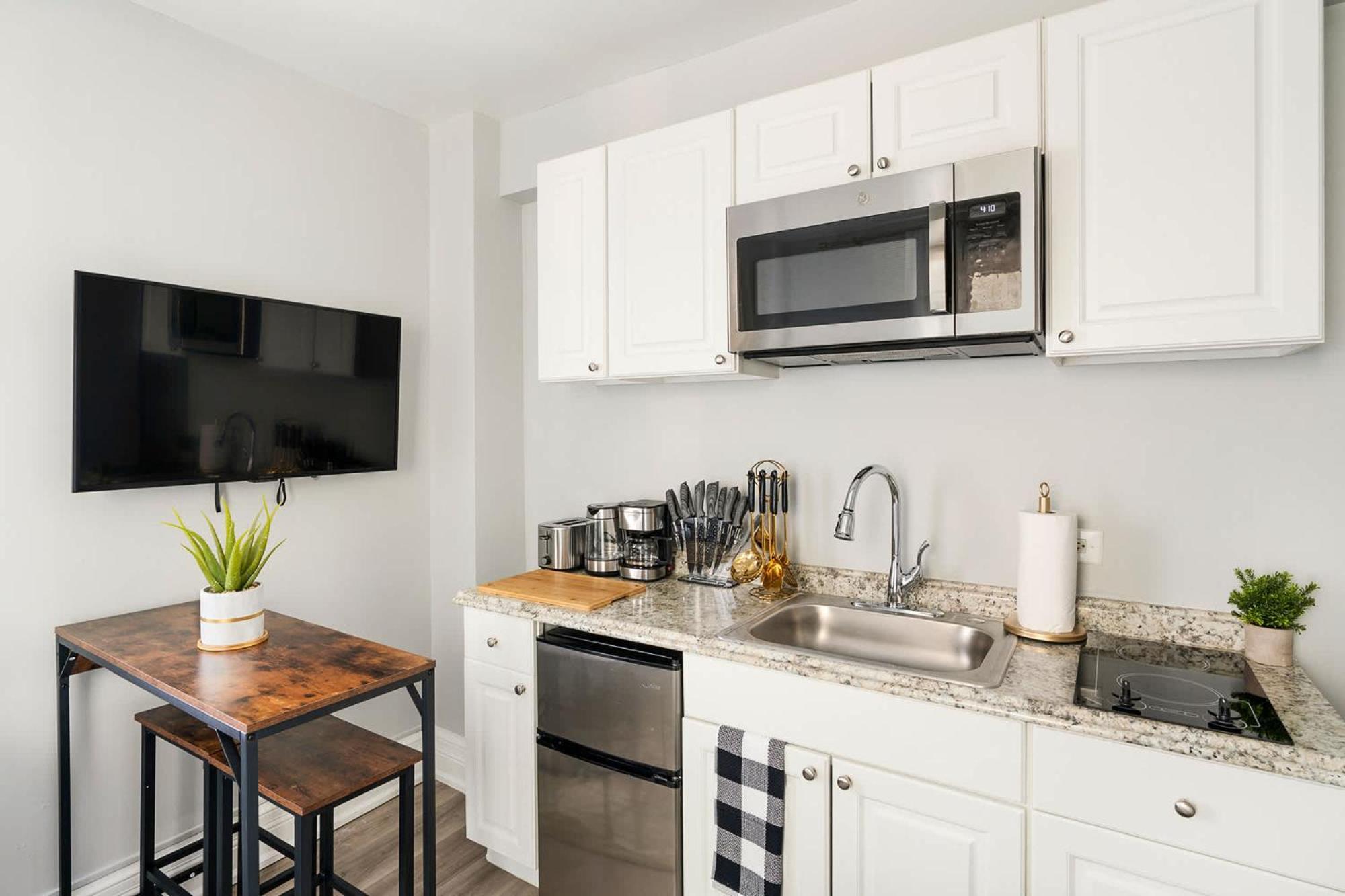 Apartment 73-1504 Newly Reno Uws Doorman Gym Laundry