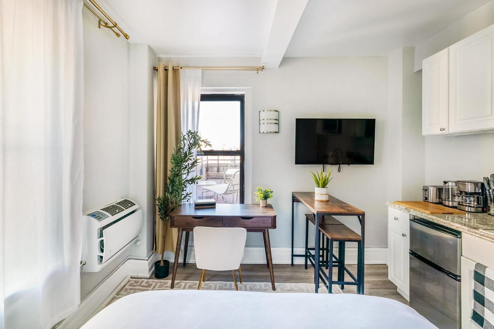 73-1504 Newly Reno Uws Doorman Gym Laundry Apartment *