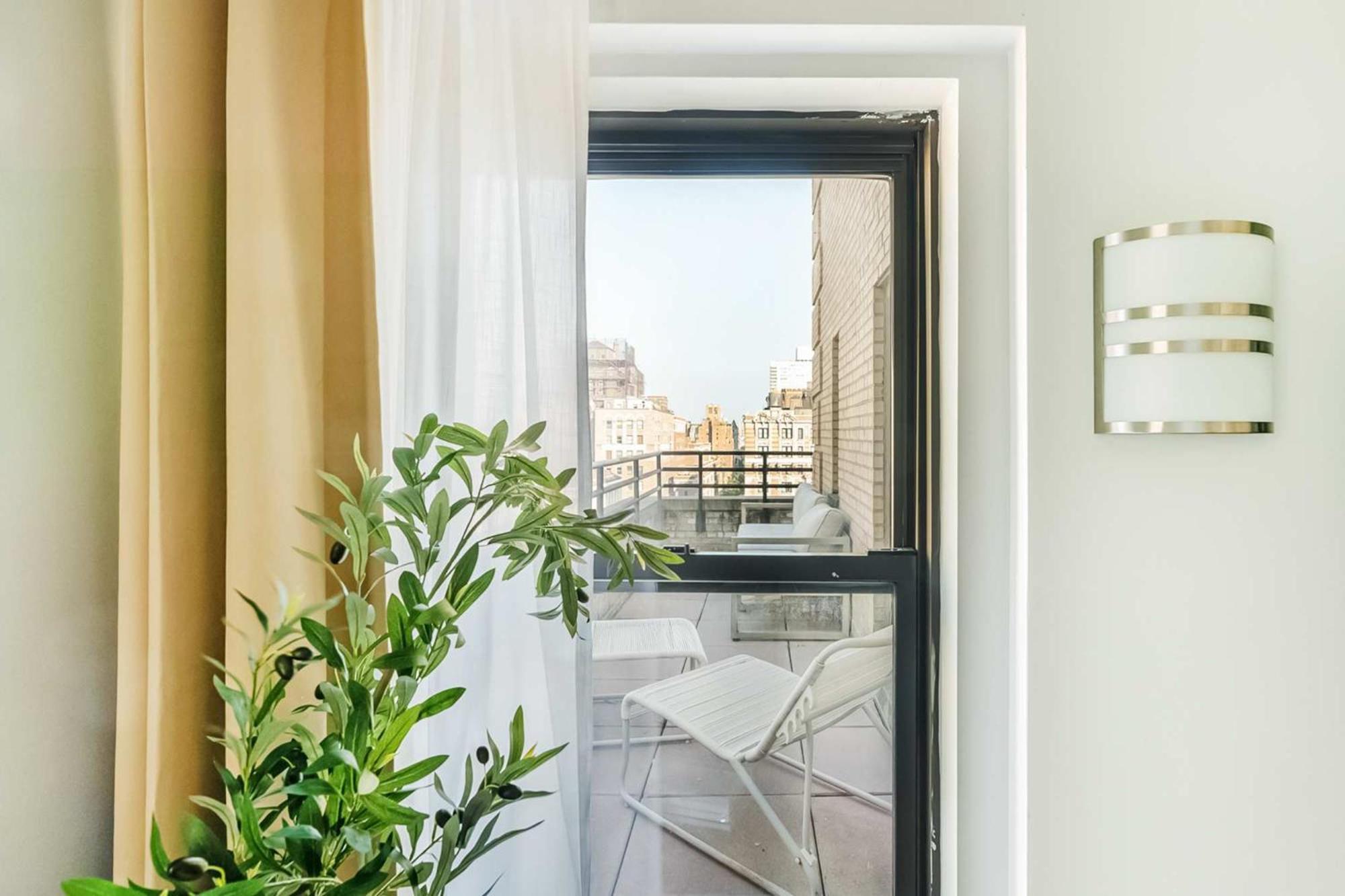 73-1504 Newly Reno Uws Doorman Gym Laundry * New York