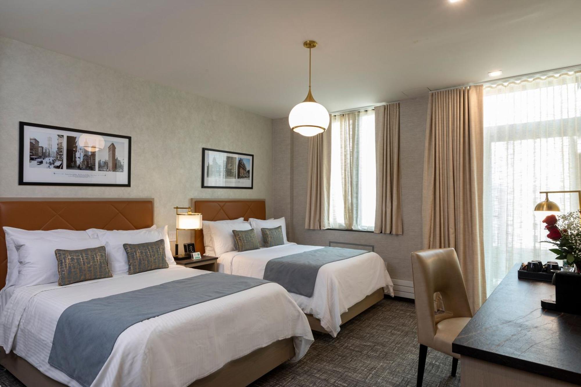 Broadway Plaza 4*